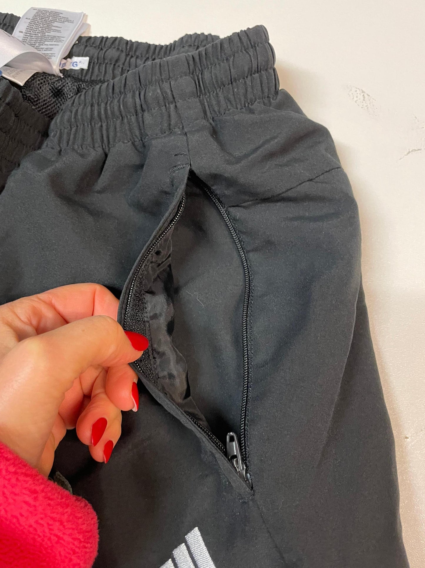 Entdecke unsere Vintage Track Pants von Nike und anderen Marken, erhältlich bei Valuxery.de - Dein Shop für trendige Vintage - Kleidung. Unsere Track Pants sind aus hochwertigen Materialien und