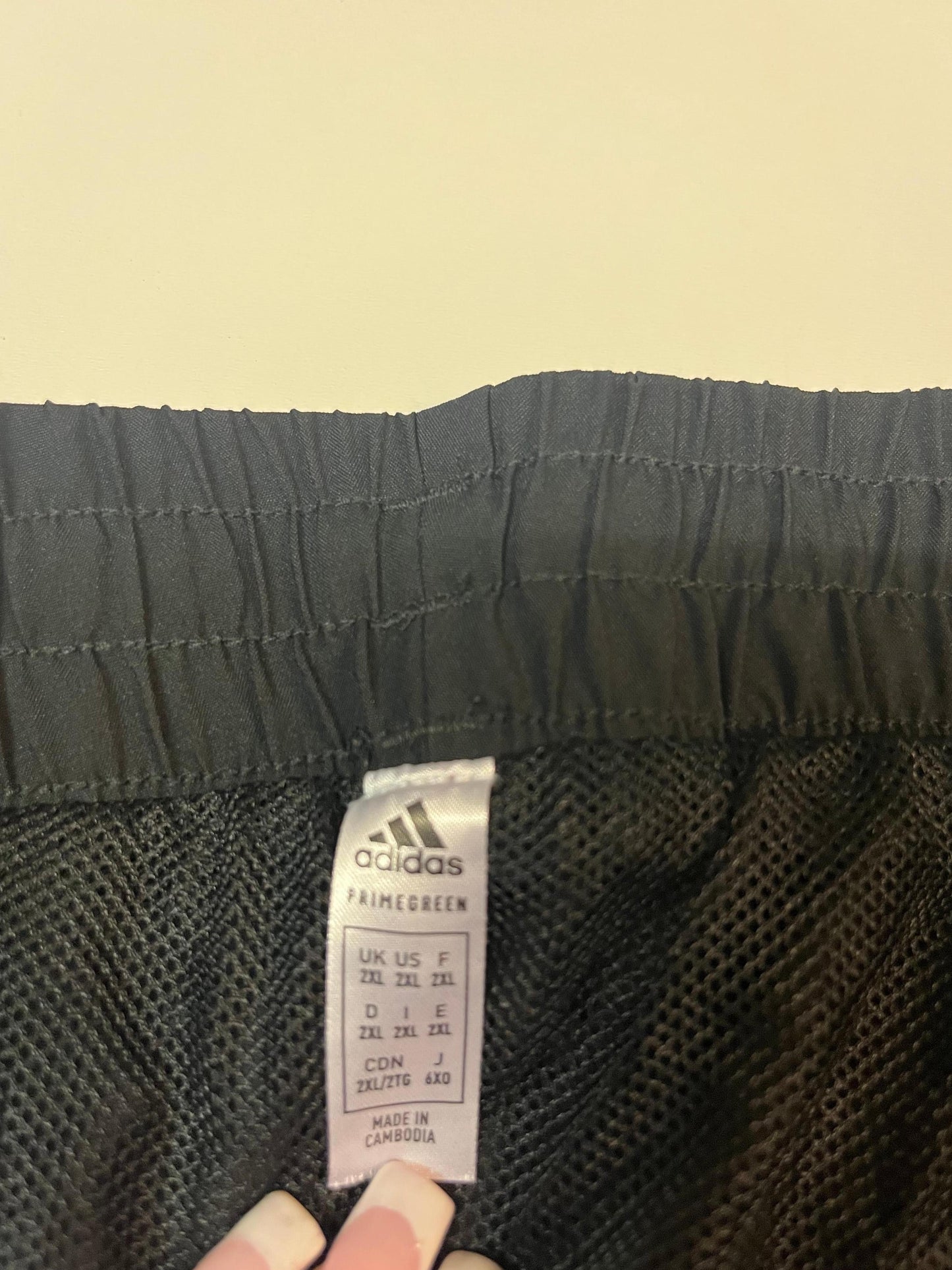 Entdecke unsere Vintage Track Pants von Nike und anderen Marken, erhältlich bei Valuxery.de - Dein Shop für trendige Vintage - Kleidung. Unsere Track Pants sind aus hochwertigen Materialien und