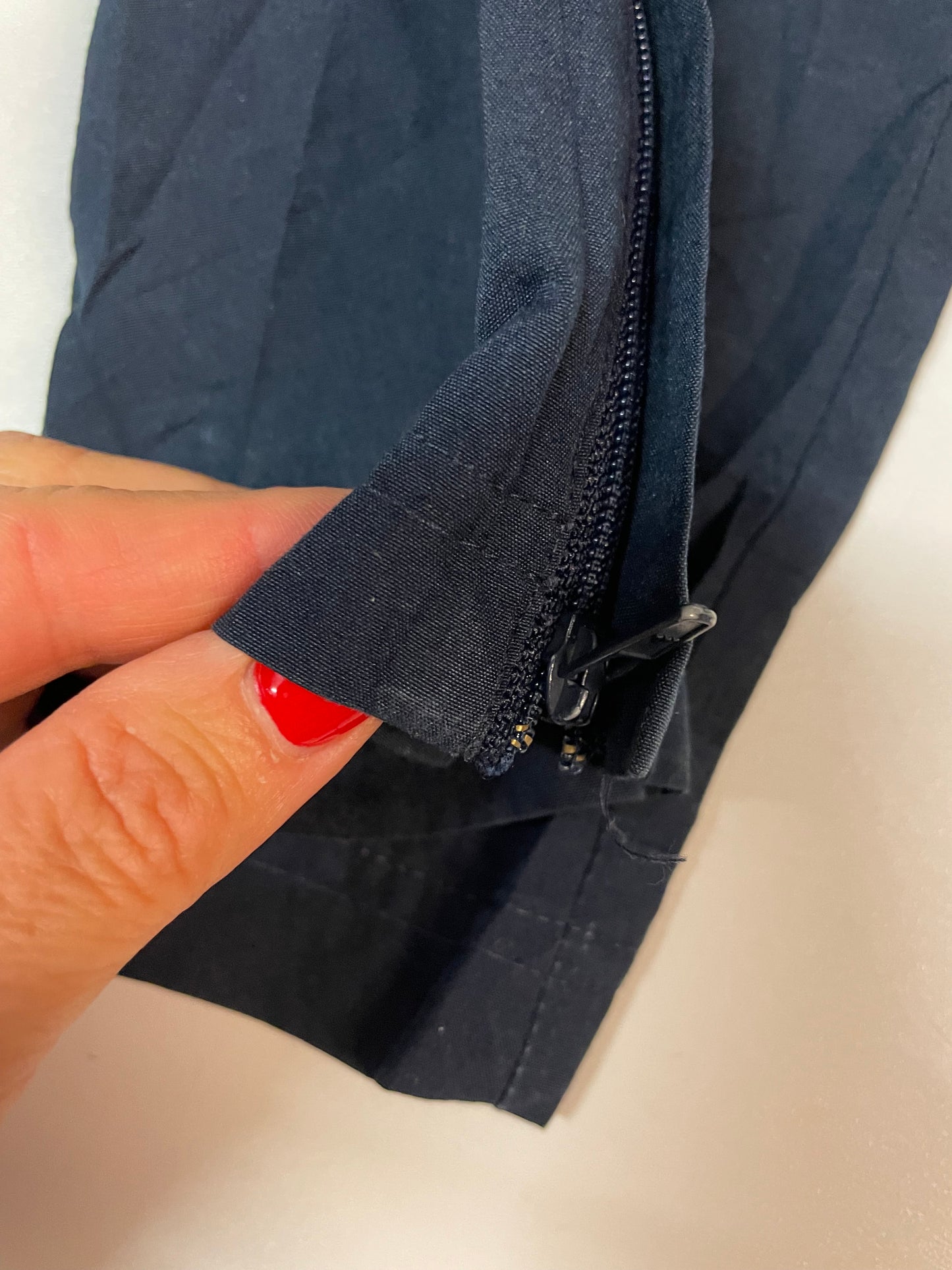 Entdecke unsere Vintage Track Pants von Nike und anderen Marken, erhältlich bei Valuxery.de - Dein Shop für trendige Vintage - Kleidung. Unsere Track Pants sind aus hochwertigen Materialien und