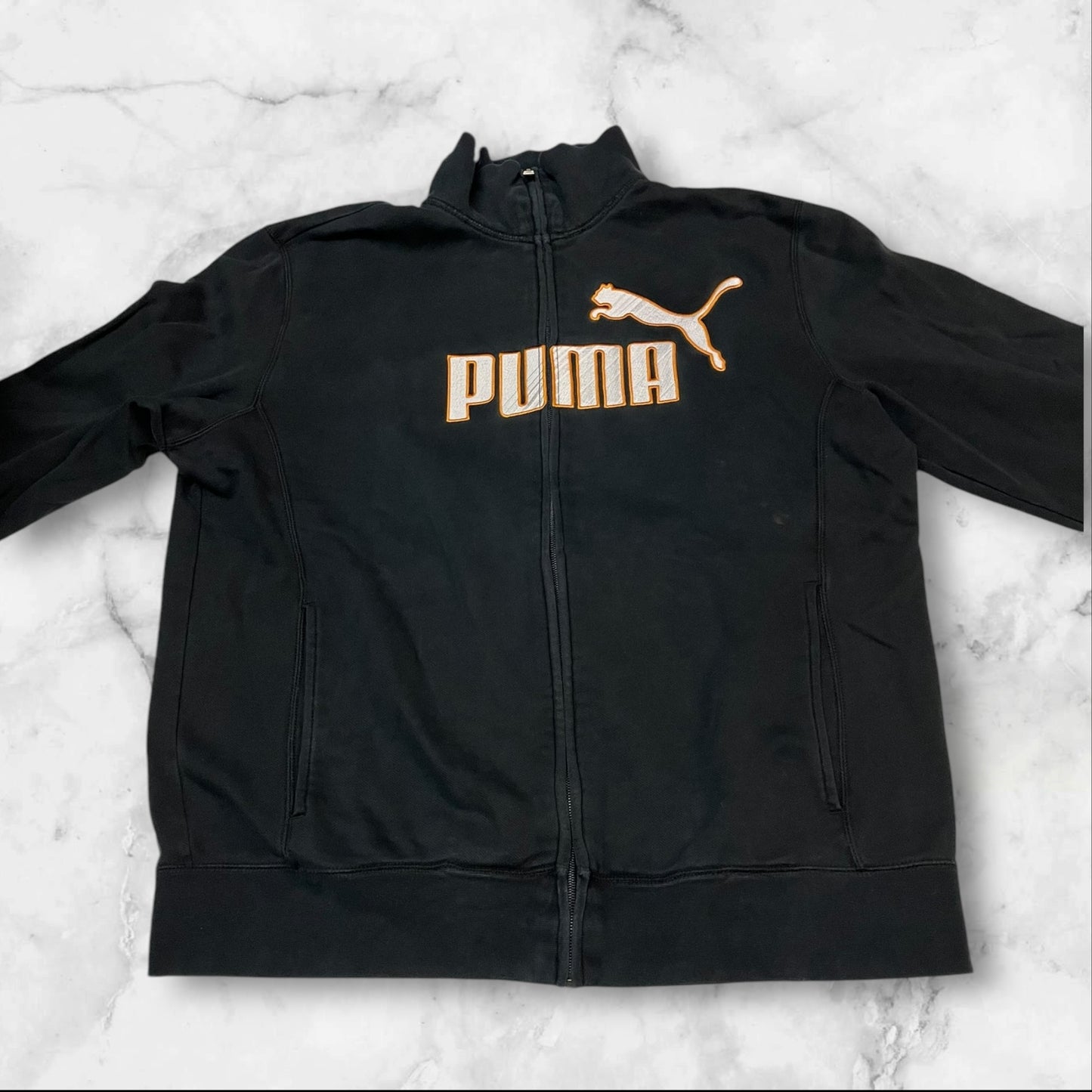 Entdecke unsere Vintage Track Pants von Nike und anderen Marken, erhältlich bei Valuxery.de - Dein Shop für trendige Vintage - Kleidung. Unsere Track Pants sind aus hochwertigen Materialien und