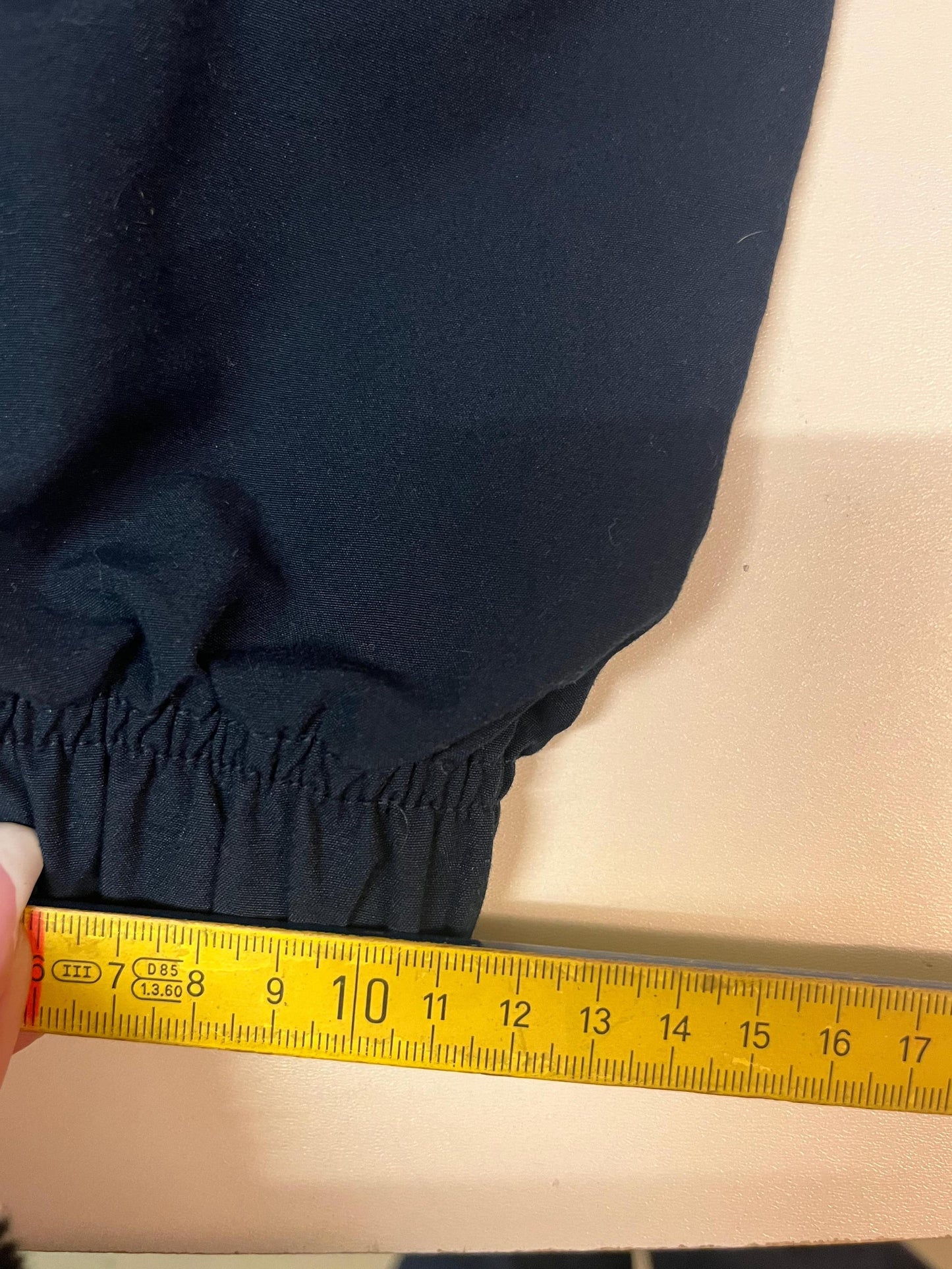 Entdecke unsere Vintage Track Pants von Nike und anderen Marken, erhältlich bei Valuxery.de - Dein Shop für trendige Vintage - Kleidung. Unsere Track Pants sind aus hochwertigen Materialien und