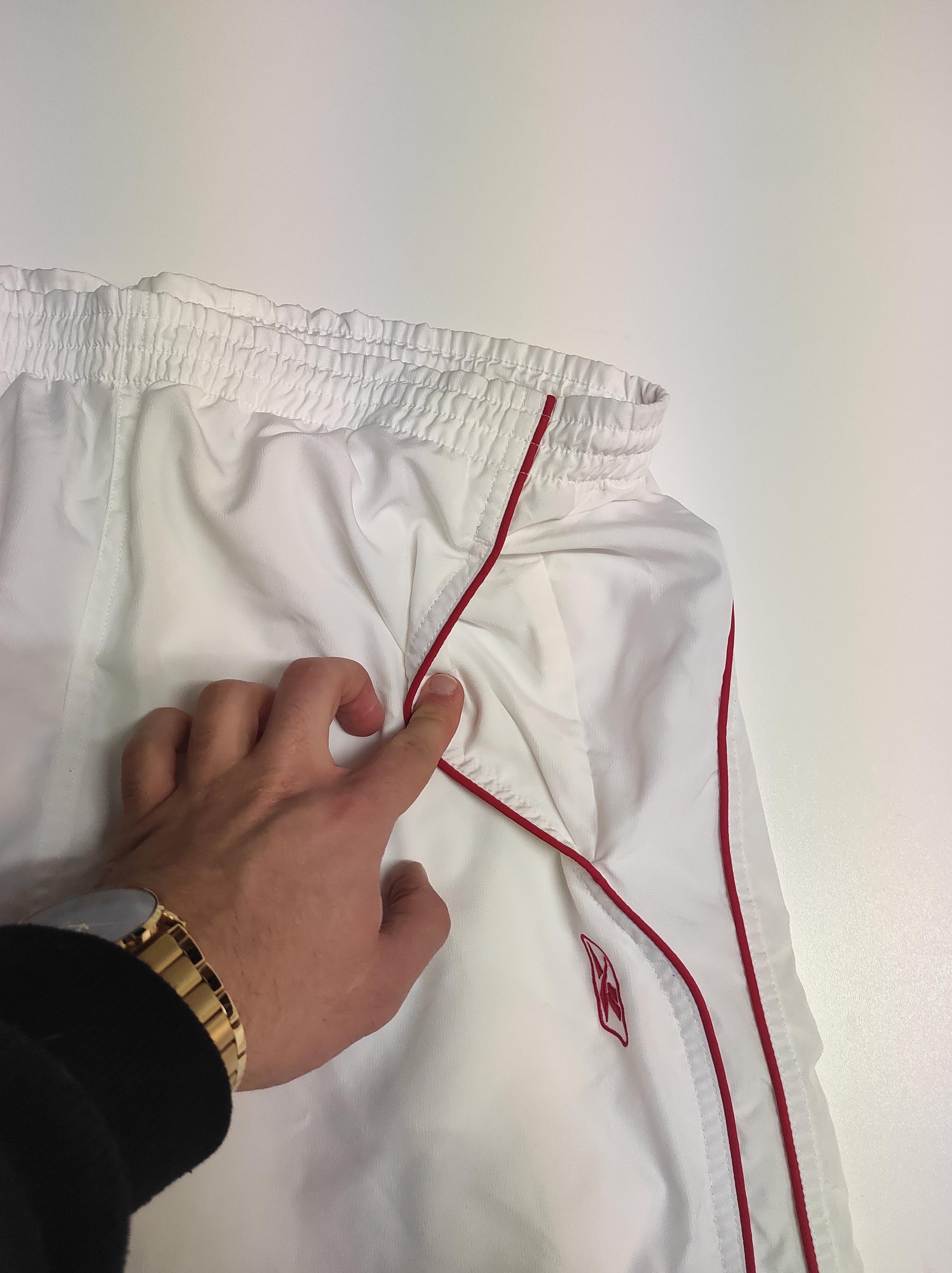 Entdecke unsere Vintage Track Pants von Nike und anderen Marken, erhältlich bei Valuxery.de - Dein Shop für trendige Vintage - Kleidung. Unsere Track Pants sind aus hochwertigen Materialien und