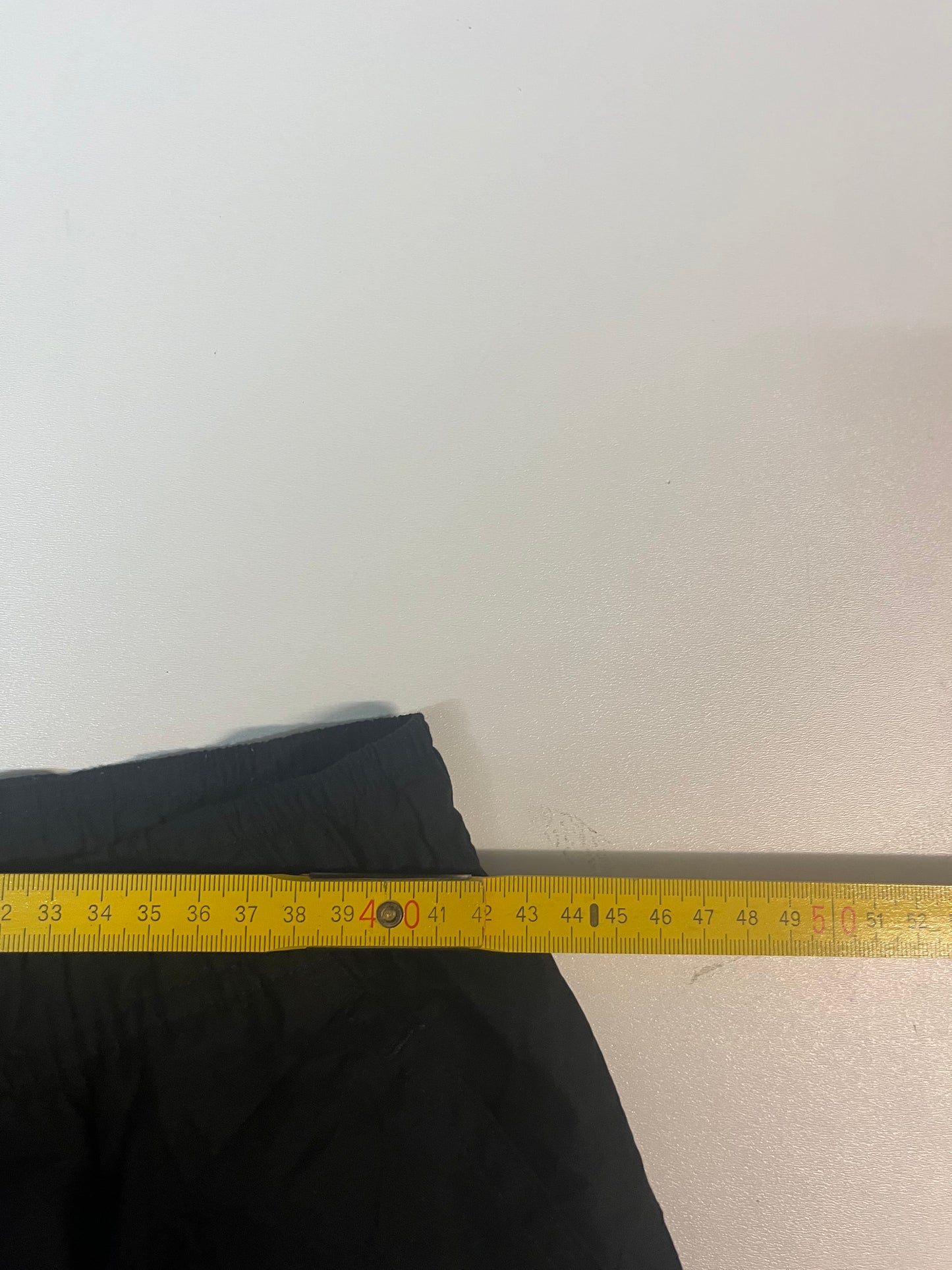 Entdecke unsere Vintage Track Pants von Nike und anderen Marken, erhältlich bei Valuxery.de - Dein Shop für trendige Vintage - Kleidung. Unsere Track Pants sind aus hochwertigen Materialien und