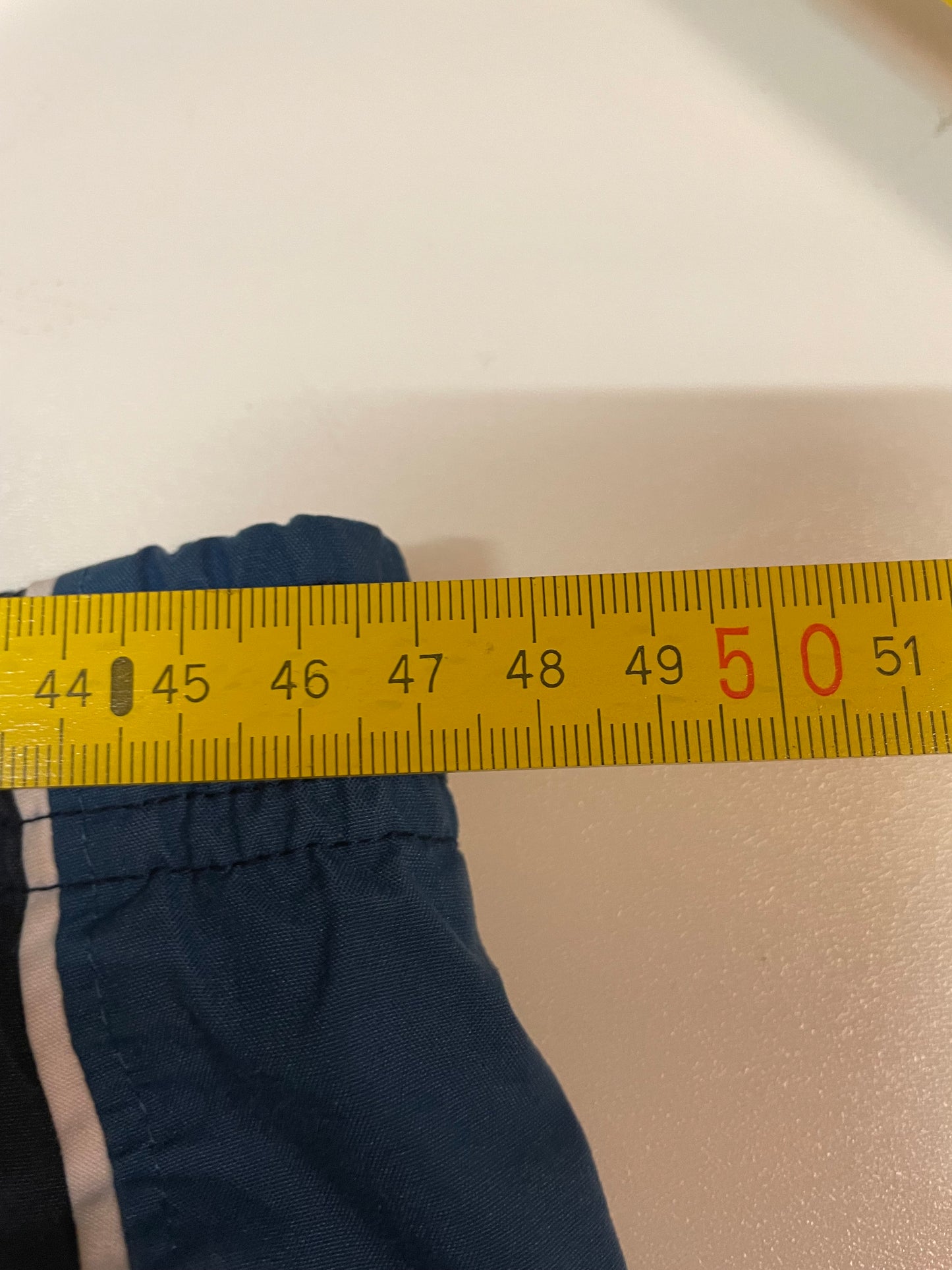 Entdecke unsere Vintage Track Pants von Nike und anderen Marken, erhältlich bei Valuxery.de - Dein Shop für trendige Vintage - Kleidung. Unsere Track Pants sind aus hochwertigen Materialien und