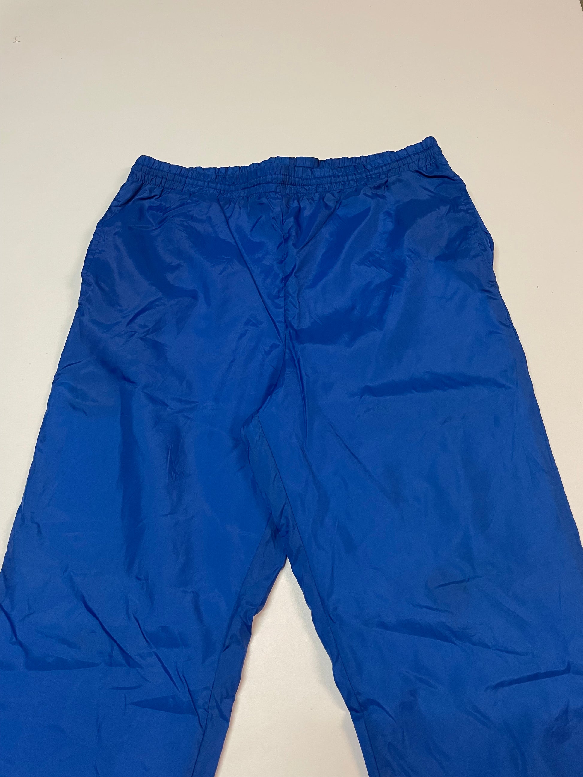 Entdecke unsere Vintage Track Pants von Nike und anderen Marken, erhältlich bei Valuxery.de - Dein Shop für trendige Vintage - Kleidung. Unsere Track Pants sind aus hochwertigen Materialien und