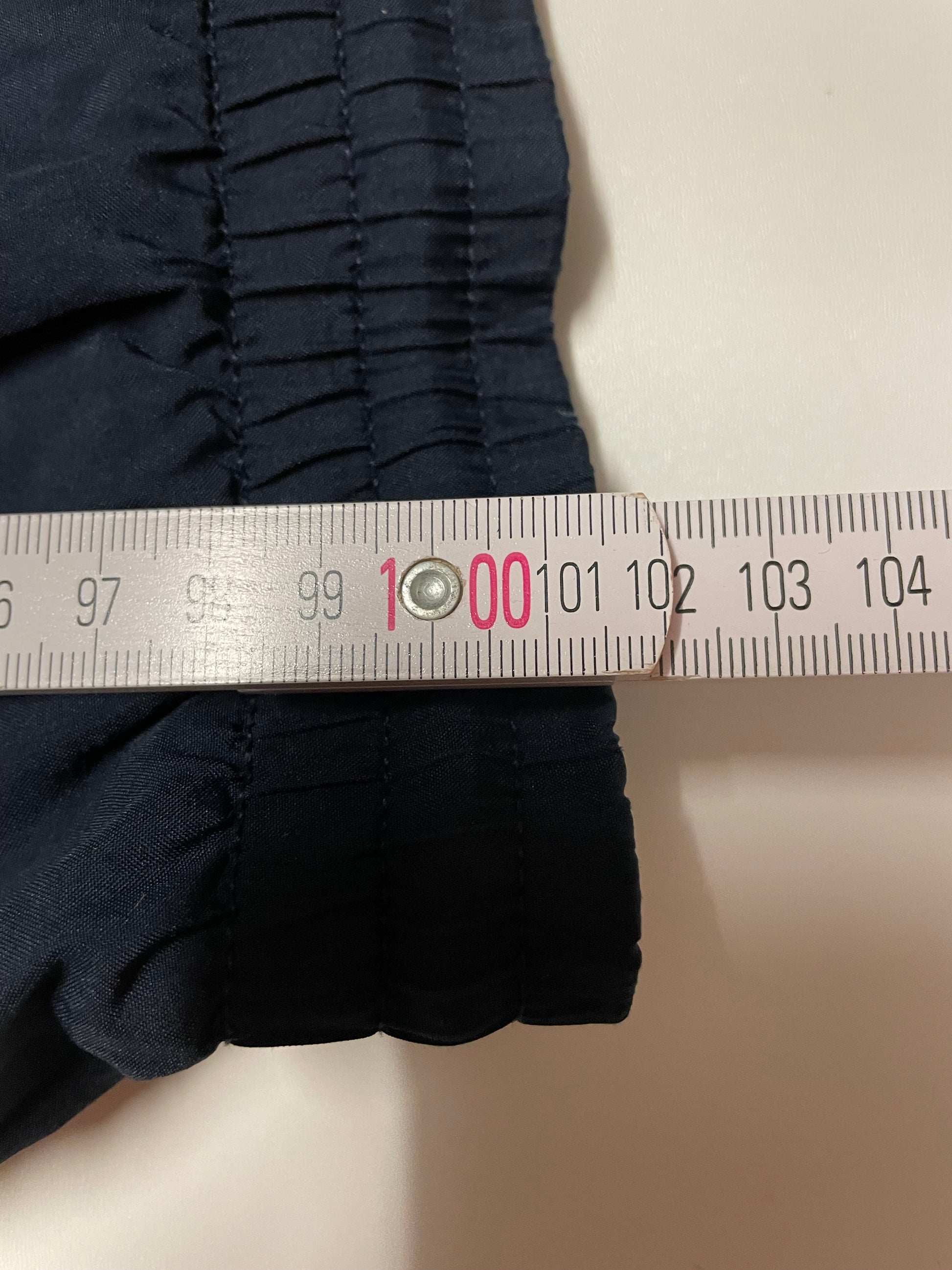 Entdecke unsere Vintage Track Pants von Nike und anderen Marken, erhältlich bei Valuxery.de - Dein Shop für trendige Vintage - Kleidung. Unsere Track Pants sind aus hochwertigen Materialien und