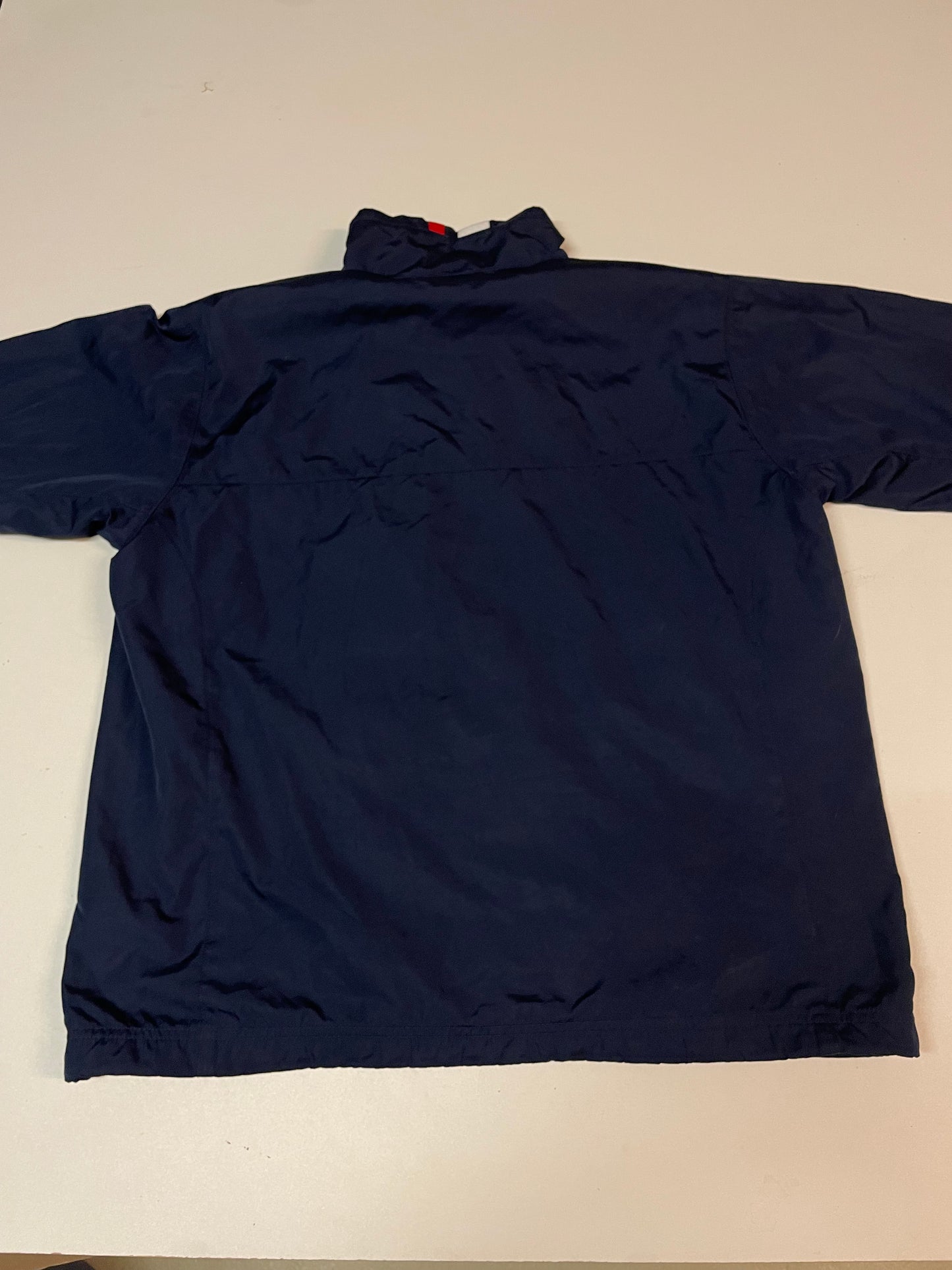 Entdecke unsere Vintage Track Pants von Nike und anderen Marken, erhältlich bei Valuxery.de - Dein Shop für trendige Vintage - Kleidung. Unsere Track Pants sind aus hochwertigen Materialien und