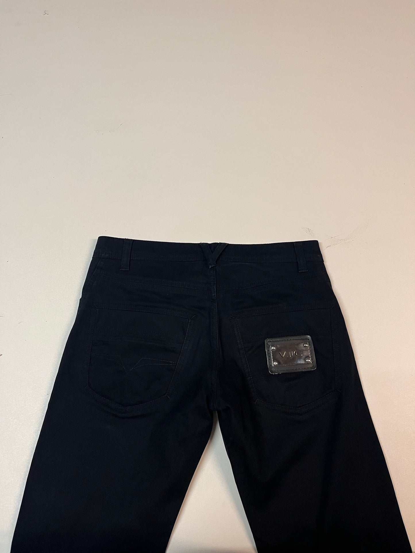 Entdecke unsere Vintage Track Pants von Nike und anderen Marken, erhältlich bei Valuxery.de - Dein Shop für trendige Vintage - Kleidung. Unsere Track Pants sind aus hochwertigen Materialien und