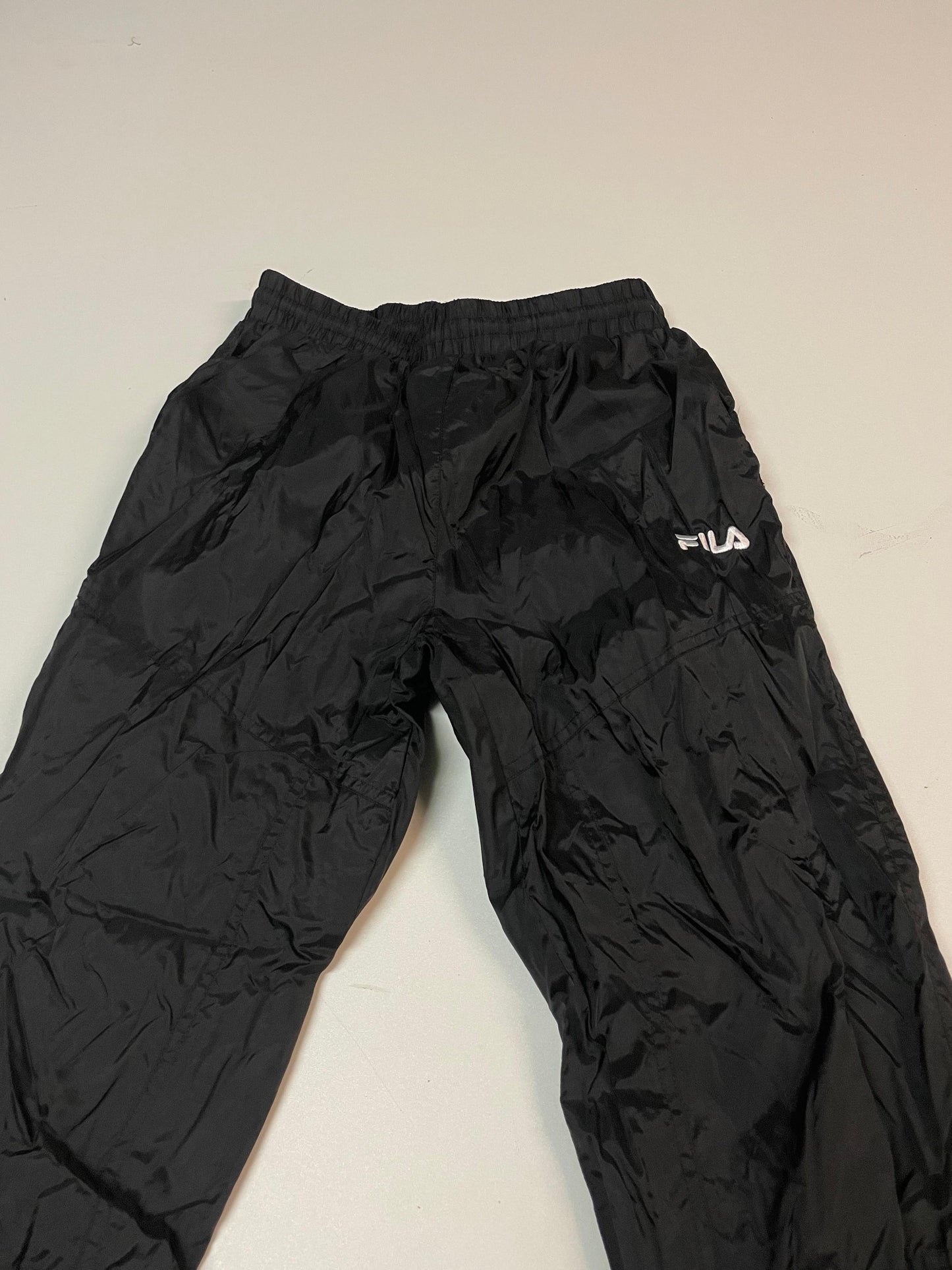 Entdecke unsere Vintage Track Pants von Nike und anderen Marken, erhältlich bei Valuxery.de - Dein Shop für trendige Vintage - Kleidung. Unsere Track Pants sind aus hochwertigen Materialien und