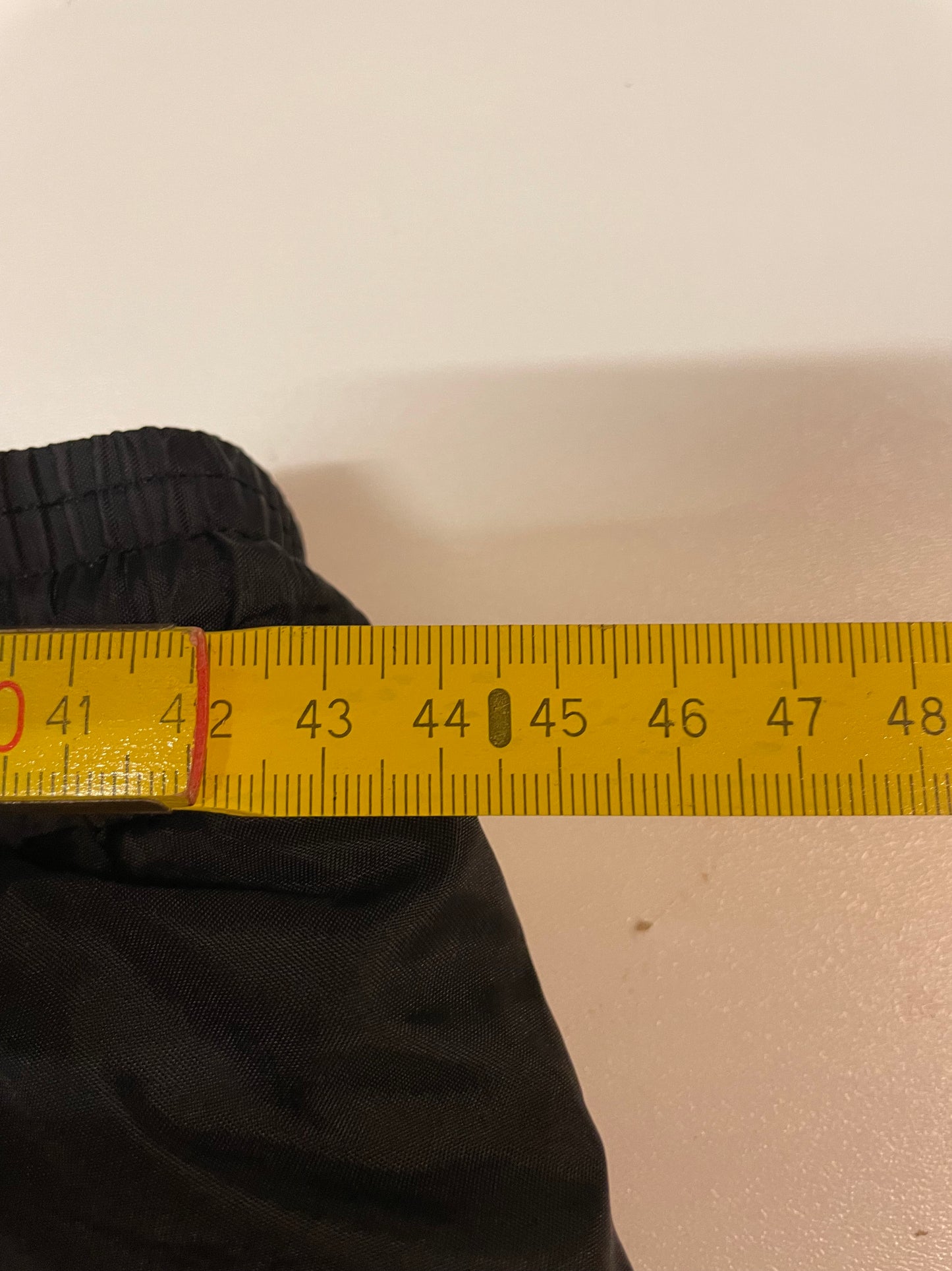 Entdecke unsere Vintage Track Pants von Nike und anderen Marken, erhältlich bei Valuxery.de - Dein Shop für trendige Vintage - Kleidung. Unsere Track Pants sind aus hochwertigen Materialien und