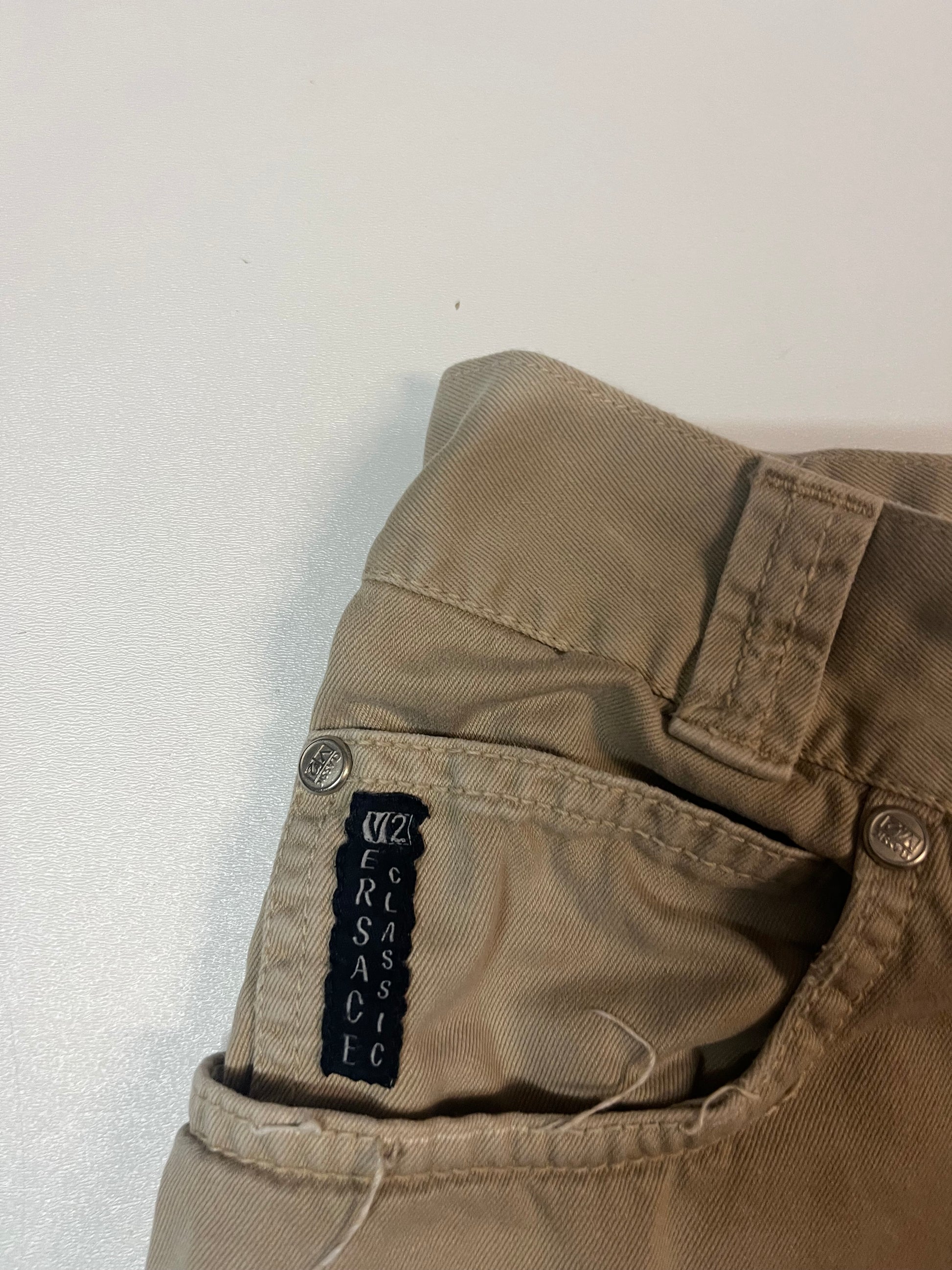 Entdecke unsere Vintage Track Pants von Nike und anderen Marken, erhältlich bei Valuxery.de - Dein Shop für trendige Vintage - Kleidung. Unsere Track Pants sind aus hochwertigen Materialien und