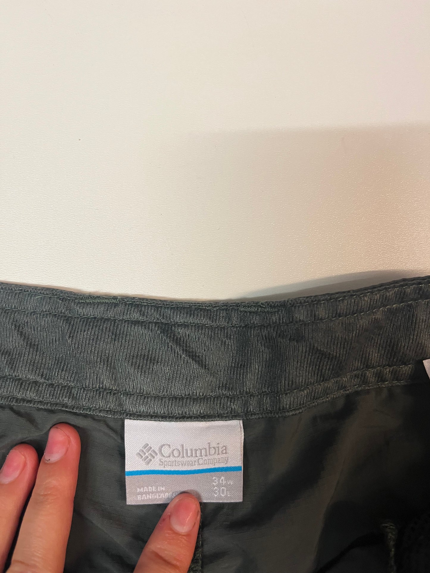 Entdecke unsere Vintage Track Pants von Nike und anderen Marken, erhältlich bei Valuxery.de - Dein Shop für trendige Vintage - Kleidung. Unsere Track Pants sind aus hochwertigen Materialien und
