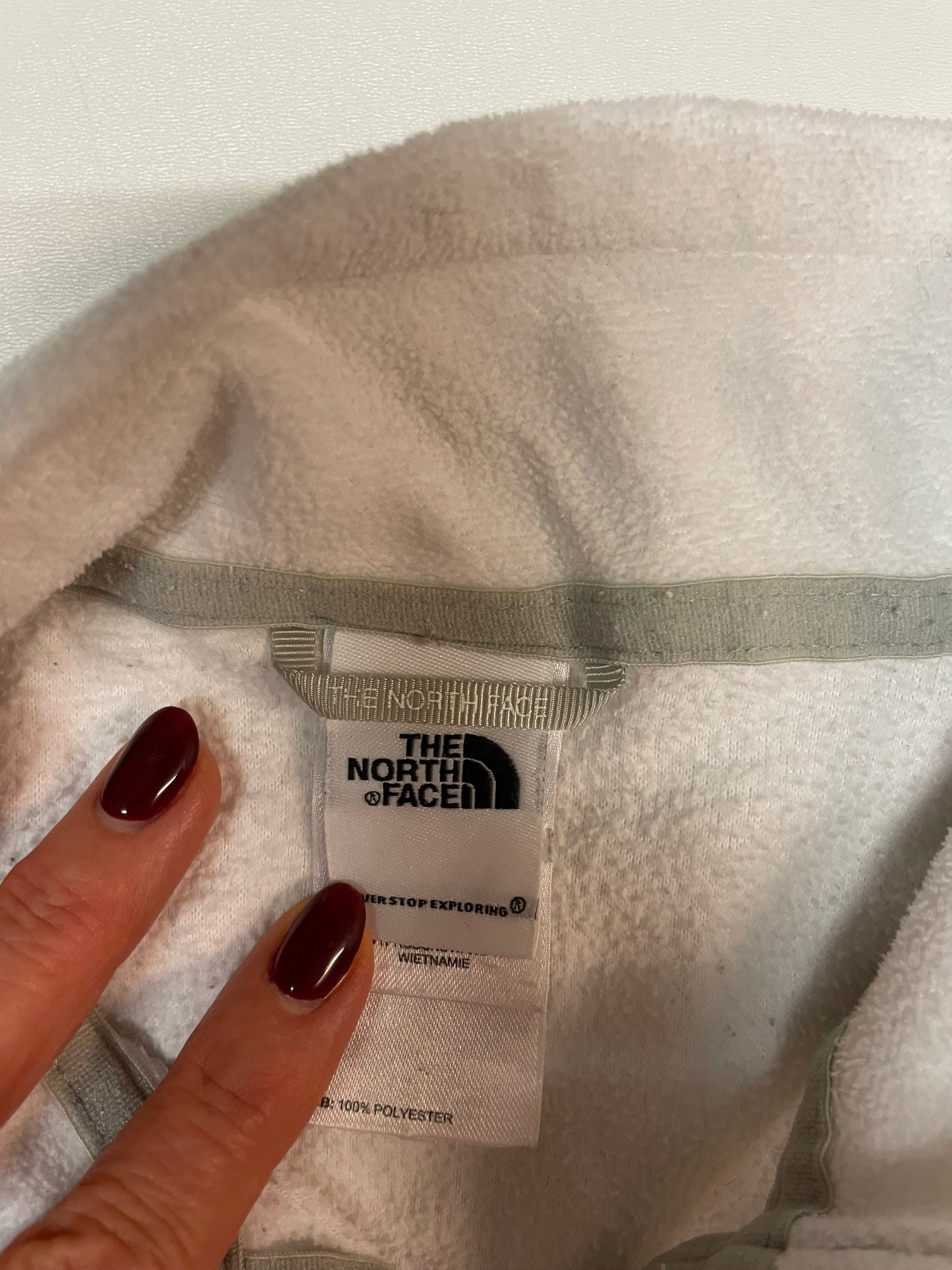 Entdecke unsere Vintage Track Pants von Nike und anderen Marken, erhältlich bei Valuxery.de - Dein Shop für trendige Vintage - Kleidung. Unsere Track Pants sind aus hochwertigen Materialien und