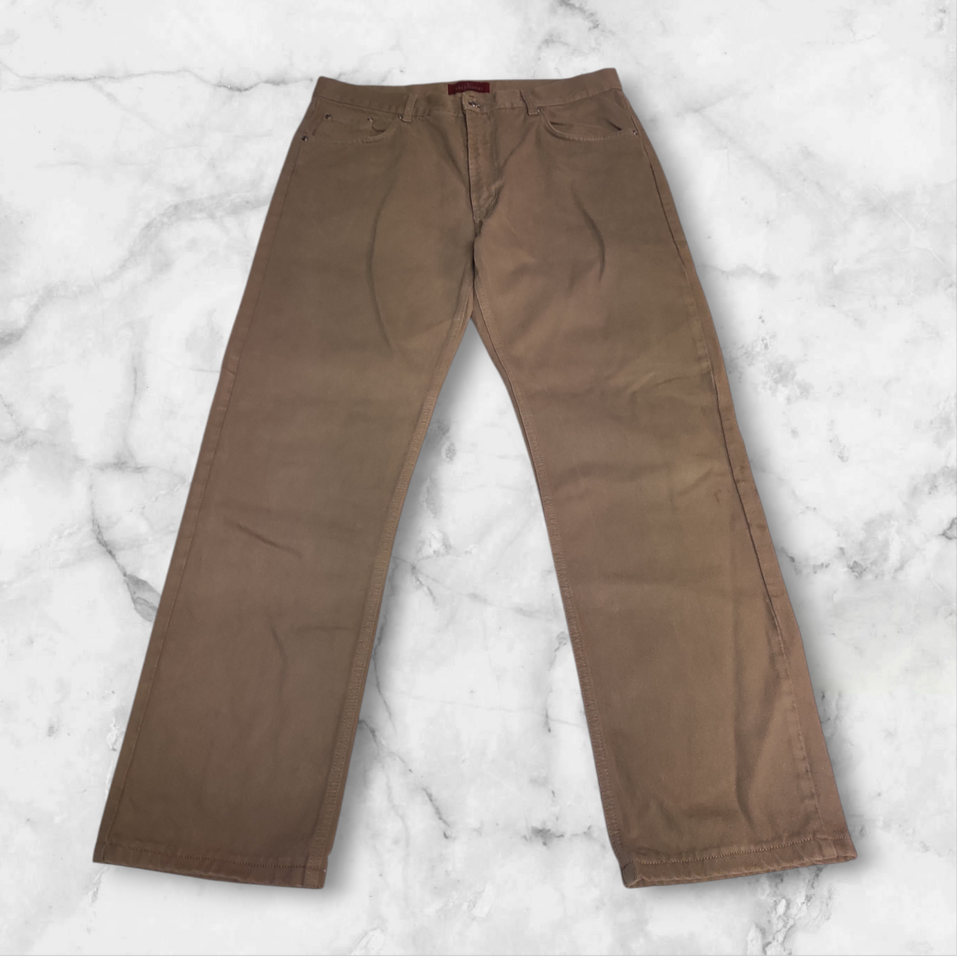 Entdecke unsere Vintage Track Pants von Nike und anderen Marken, erhältlich bei Valuxery.de - Dein Shop für trendige Vintage - Kleidung. Unsere Track Pants sind aus hochwertigen Materialien und