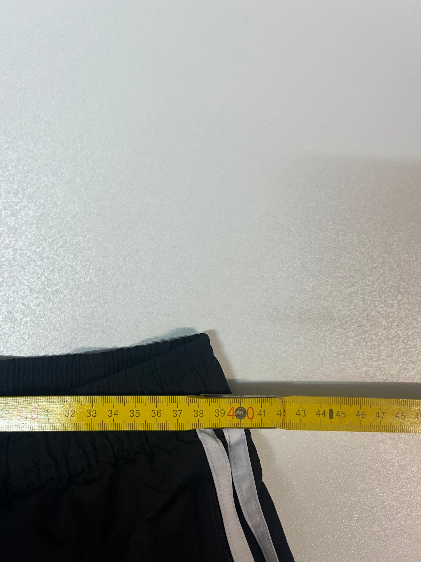 Entdecke unsere Vintage Track Pants von Nike und anderen Marken, erhältlich bei Valuxery.de - Dein Shop für trendige Vintage - Kleidung. Unsere Track Pants sind aus hochwertigen Materialien und