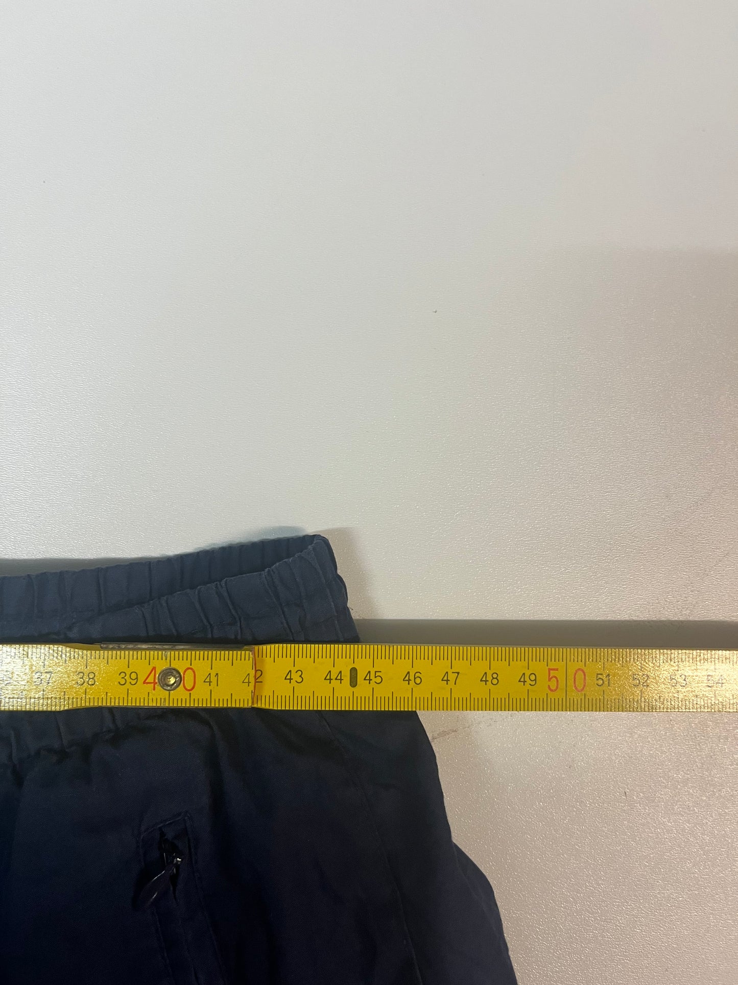 Entdecke unsere Vintage Track Pants von Nike und anderen Marken, erhältlich bei Valuxery.de - Dein Shop für trendige Vintage - Kleidung. Unsere Track Pants sind aus hochwertigen Materialien und