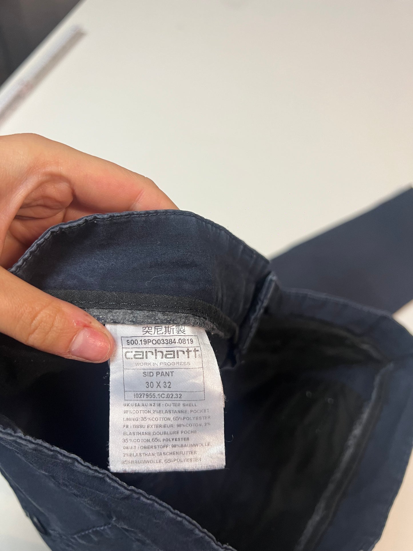Entdecke unsere Vintage Track Pants von Nike und anderen Marken, erhältlich bei Valuxery.de - Dein Shop für trendige Vintage - Kleidung. Unsere Track Pants sind aus hochwertigen Materialien und