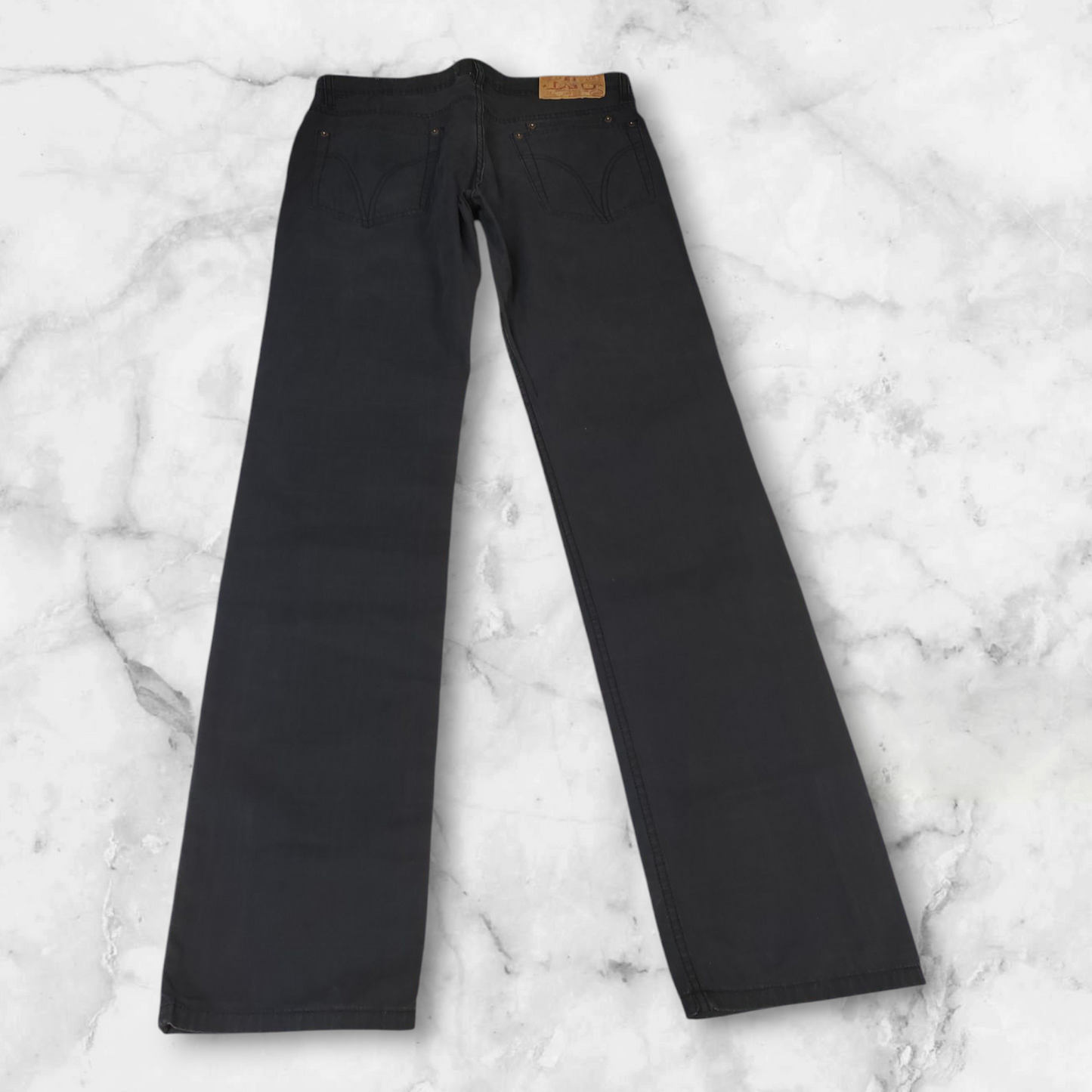 Entdecke unsere Vintage Track Pants von Nike und anderen Marken, erhältlich bei Valuxery.de - Dein Shop für trendige Vintage - Kleidung. Unsere Track Pants sind aus hochwertigen Materialien und