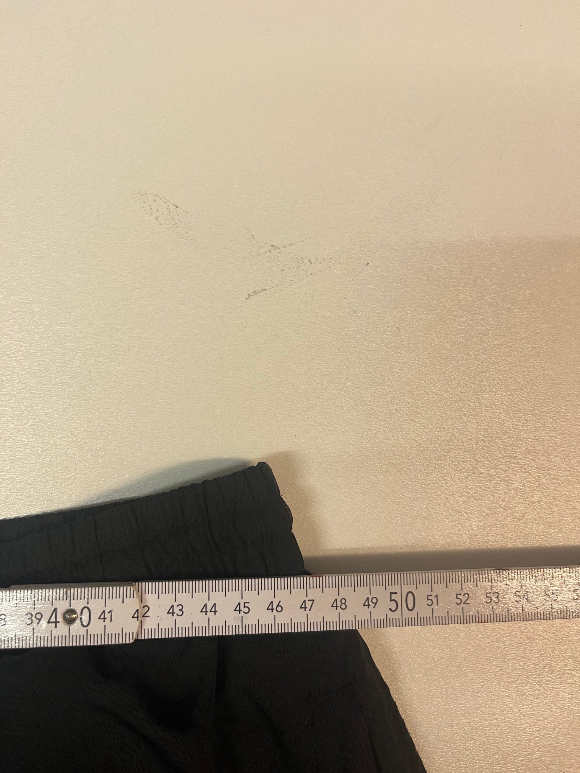 Entdecke unsere Vintage Track Pants von Nike und anderen Marken, erhältlich bei Valuxery.de - Dein Shop für trendige Vintage - Kleidung. Unsere Track Pants sind aus hochwertigen Materialien und