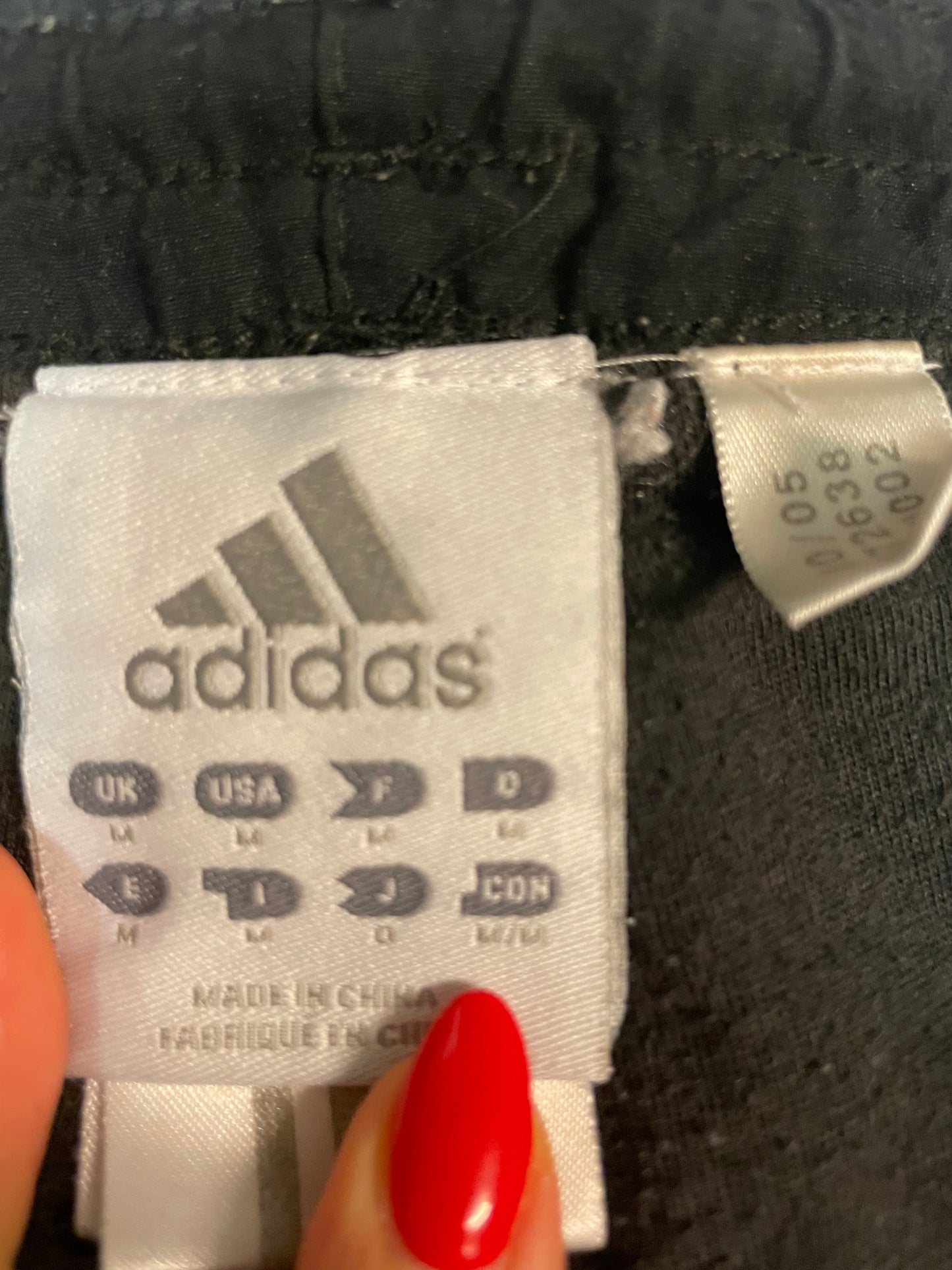 Entdecke unsere Vintage Track Pants von Nike und anderen Marken, erhältlich bei Valuxery.de - Dein Shop für trendige Vintage - Kleidung. Unsere Track Pants sind aus hochwertigen Materialien und