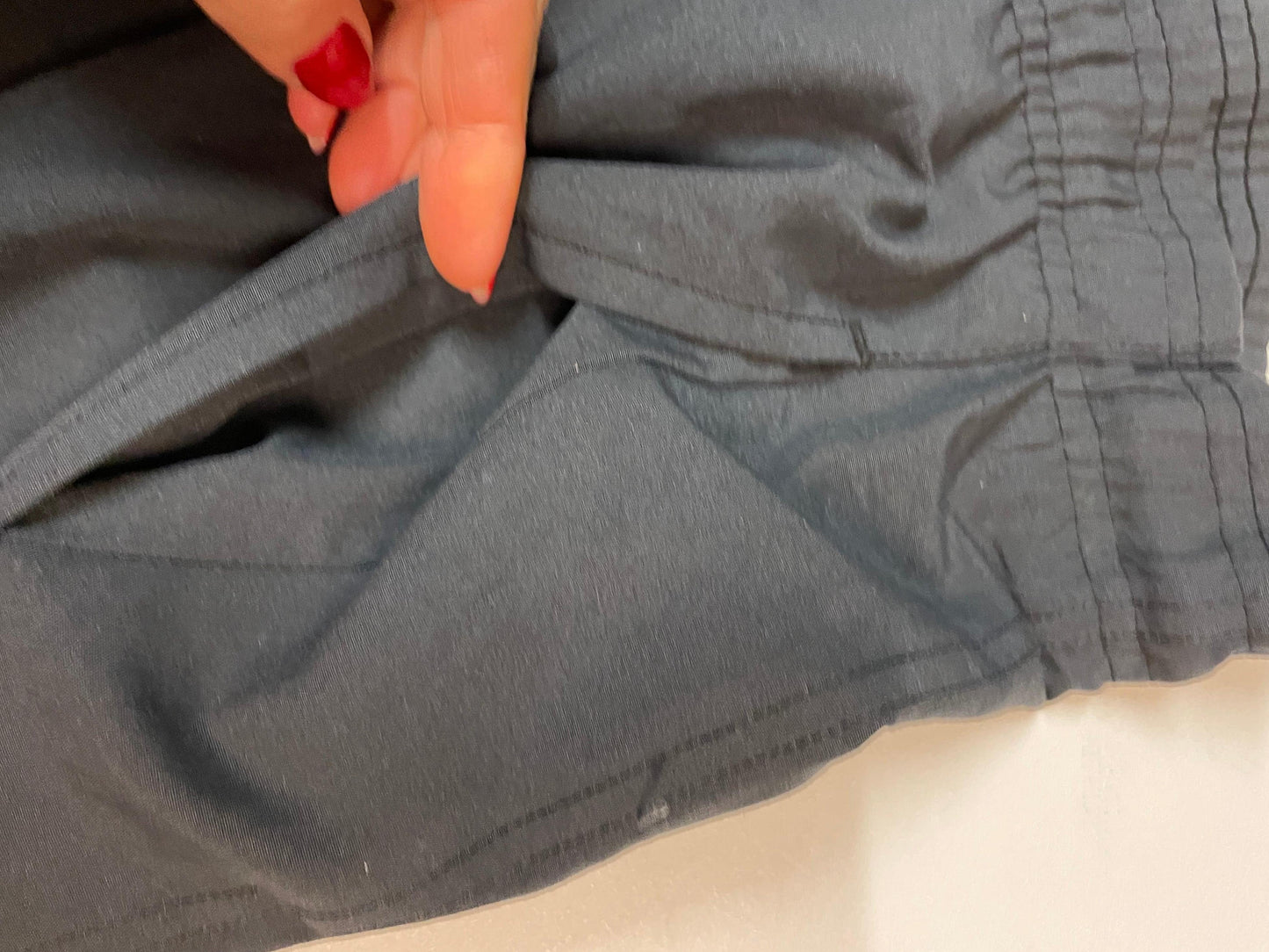 Entdecke unsere Vintage Track Pants von Nike und anderen Marken, erhältlich bei Valuxery.de - Dein Shop für trendige Vintage - Kleidung. Unsere Track Pants sind aus hochwertigen Materialien und