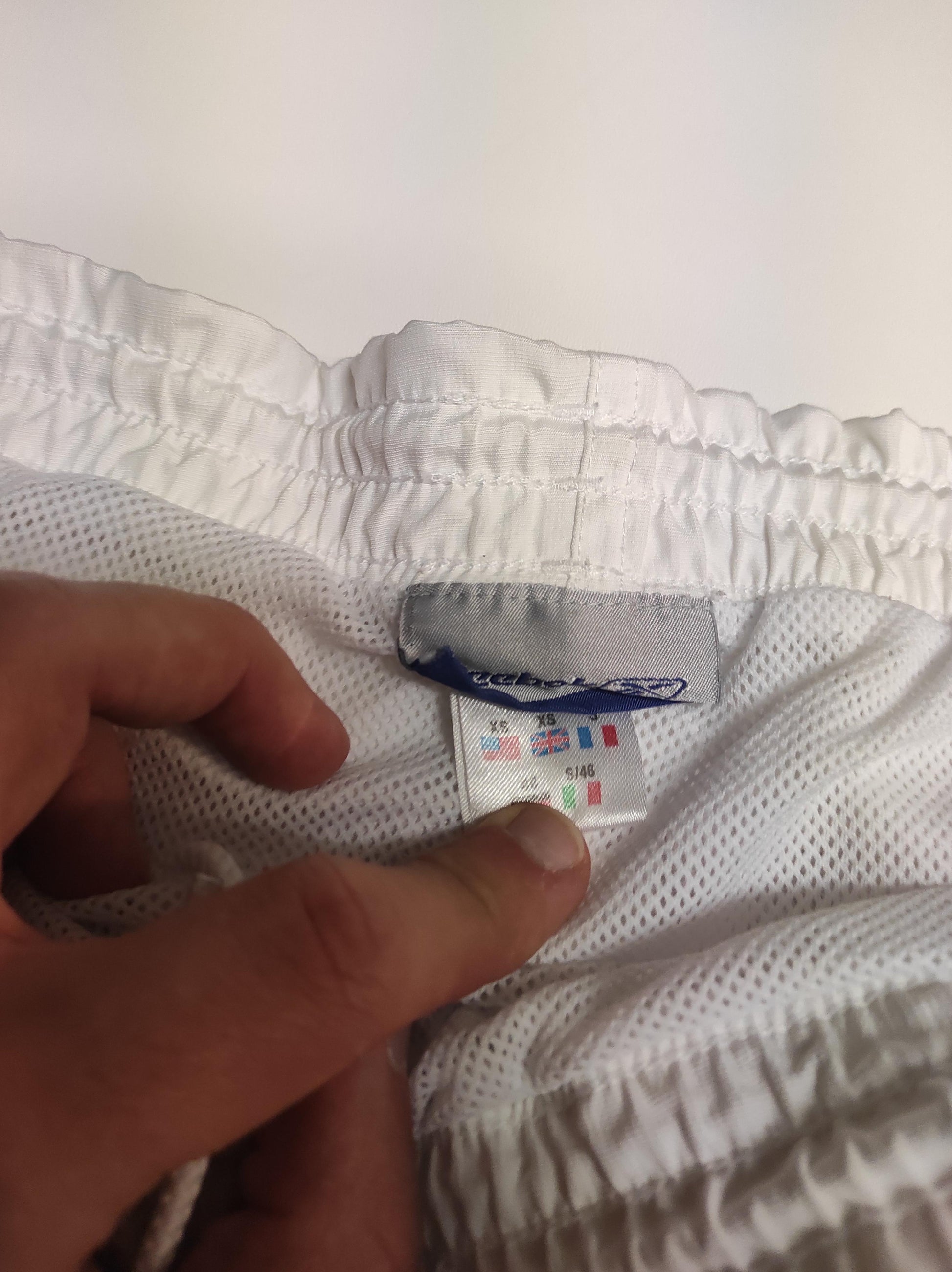 Entdecke unsere Vintage Track Pants von Nike und anderen Marken, erhältlich bei Valuxery.de - Dein Shop für trendige Vintage - Kleidung. Unsere Track Pants sind aus hochwertigen Materialien und