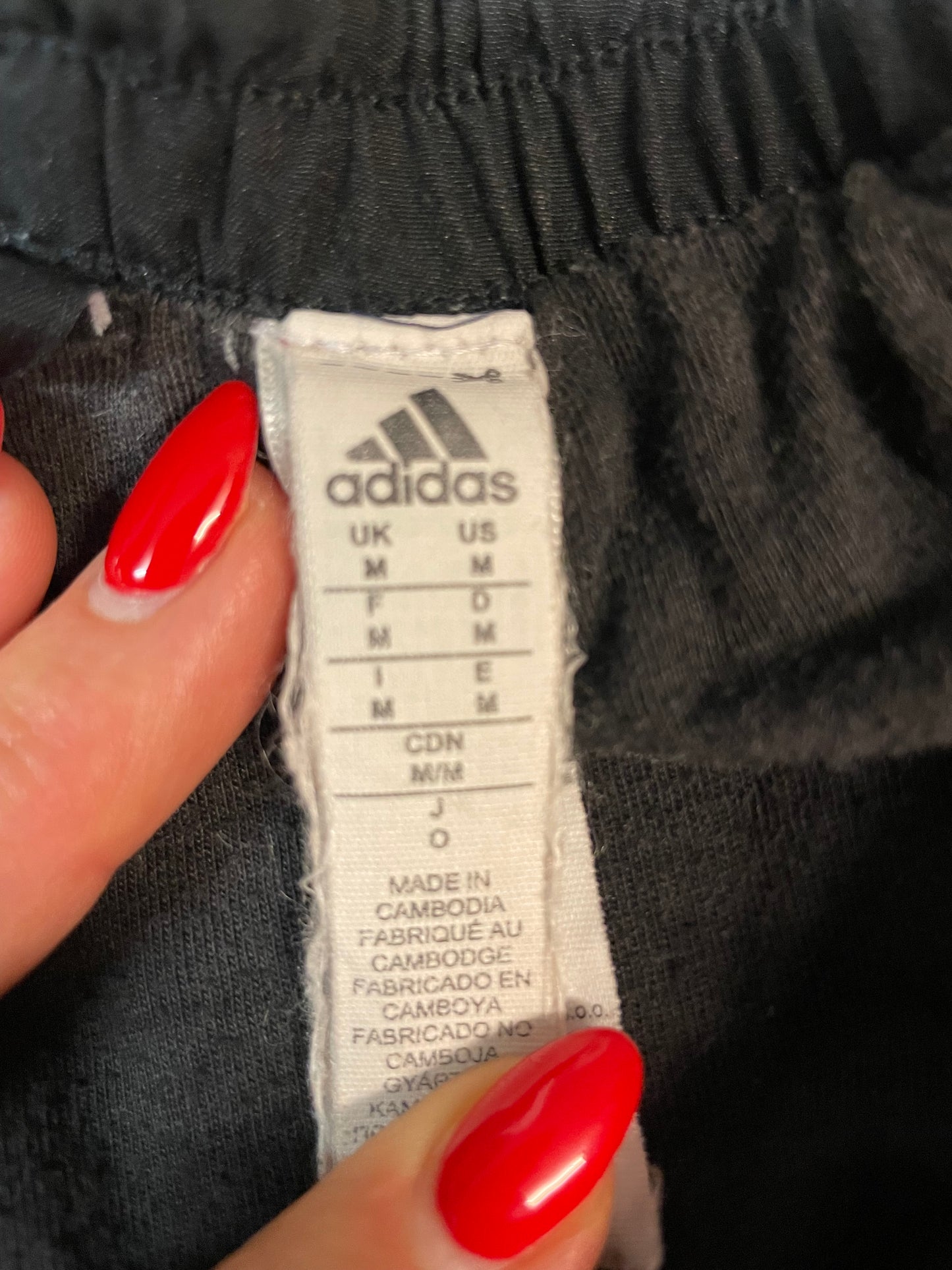 Entdecke unsere Vintage Track Pants von Nike und anderen Marken, erhältlich bei Valuxery.de - Dein Shop für trendige Vintage - Kleidung. Unsere Track Pants sind aus hochwertigen Materialien und