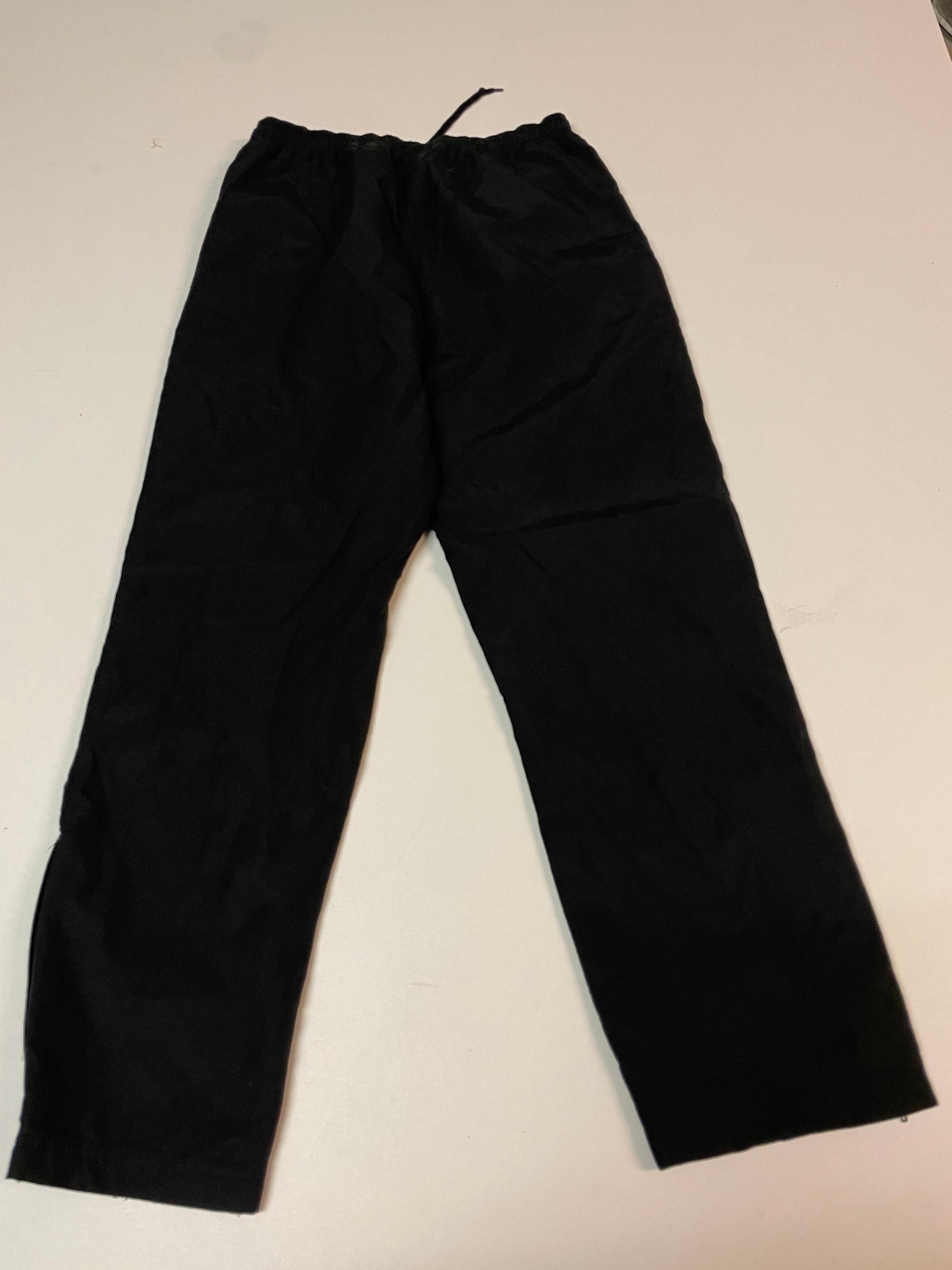 Entdecke unsere Vintage Track Pants von Nike und anderen Marken, erhältlich bei Valuxery.de - Dein Shop für trendige Vintage - Kleidung. Unsere Track Pants sind aus hochwertigen Materialien und