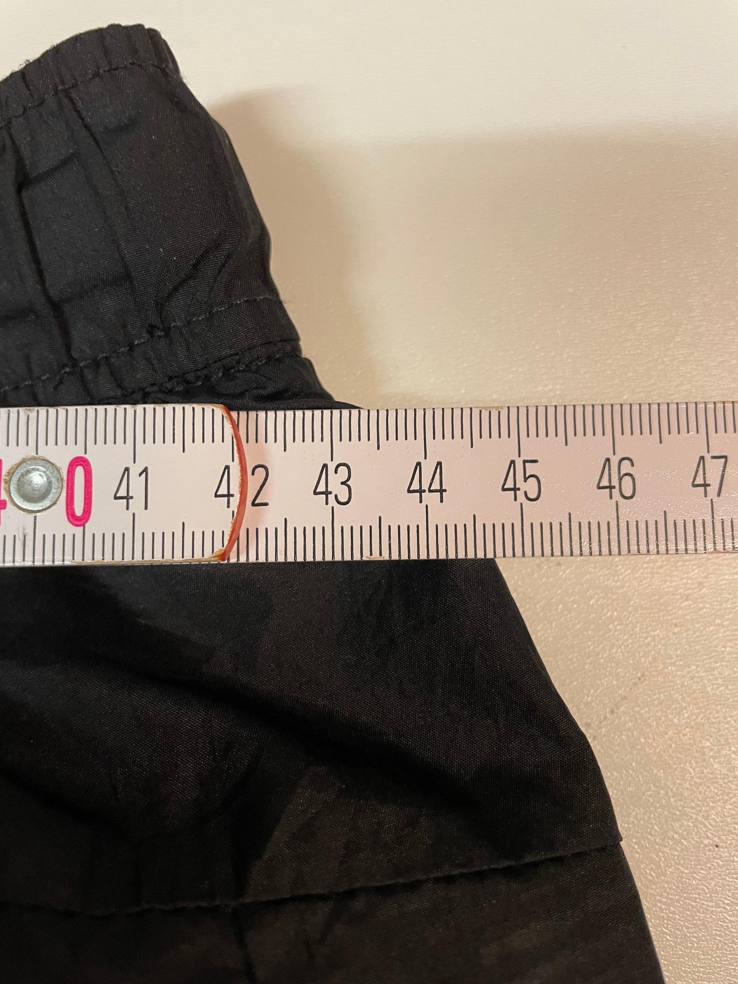 Entdecke unsere Vintage Track Pants von Nike und anderen Marken, erhältlich bei Valuxery.de - Dein Shop für trendige Vintage - Kleidung. Unsere Track Pants sind aus hochwertigen Materialien und