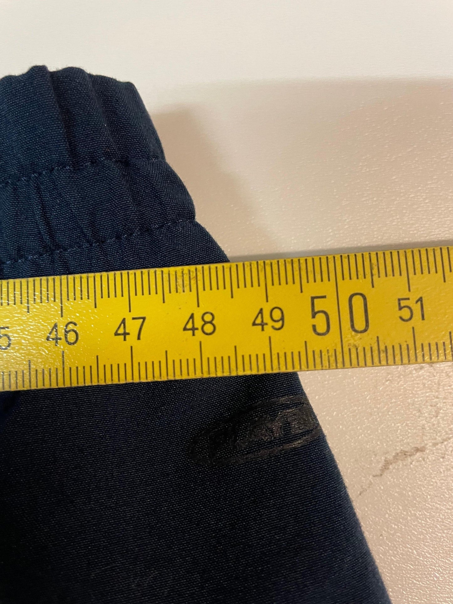 Entdecke unsere Vintage Track Pants von Nike und anderen Marken, erhältlich bei Valuxery.de - Dein Shop für trendige Vintage - Kleidung. Unsere Track Pants sind aus hochwertigen Materialien und