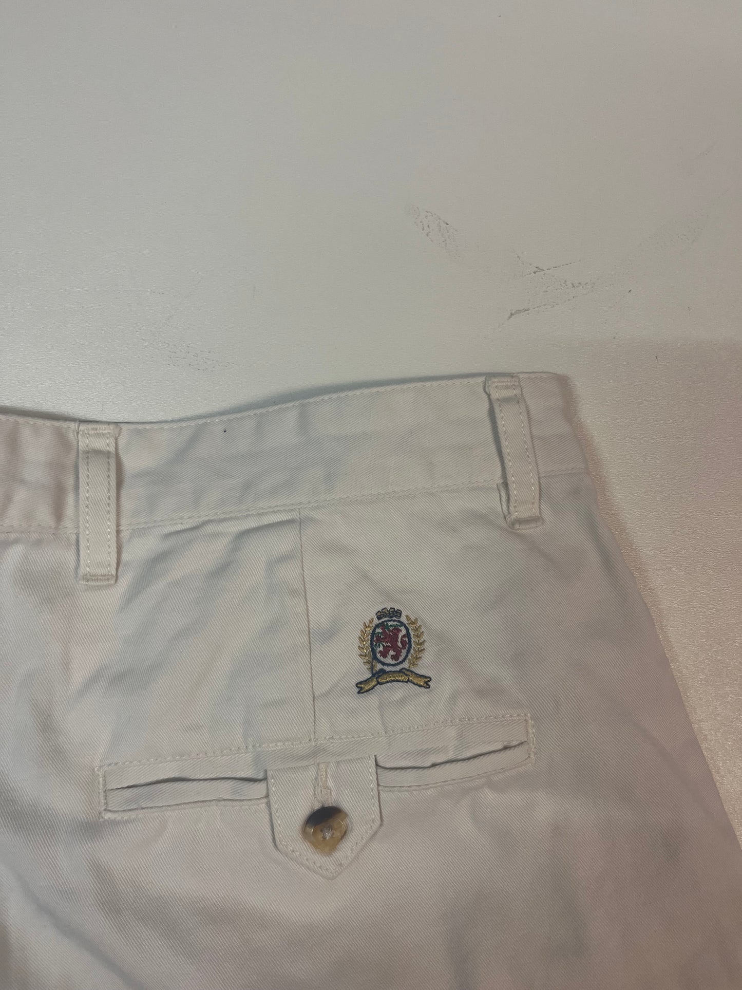 Entdecke unsere Vintage Track Pants von Nike und anderen Marken, erhältlich bei Valuxery.de - Dein Shop für trendige Vintage - Kleidung. Unsere Track Pants sind aus hochwertigen Materialien und