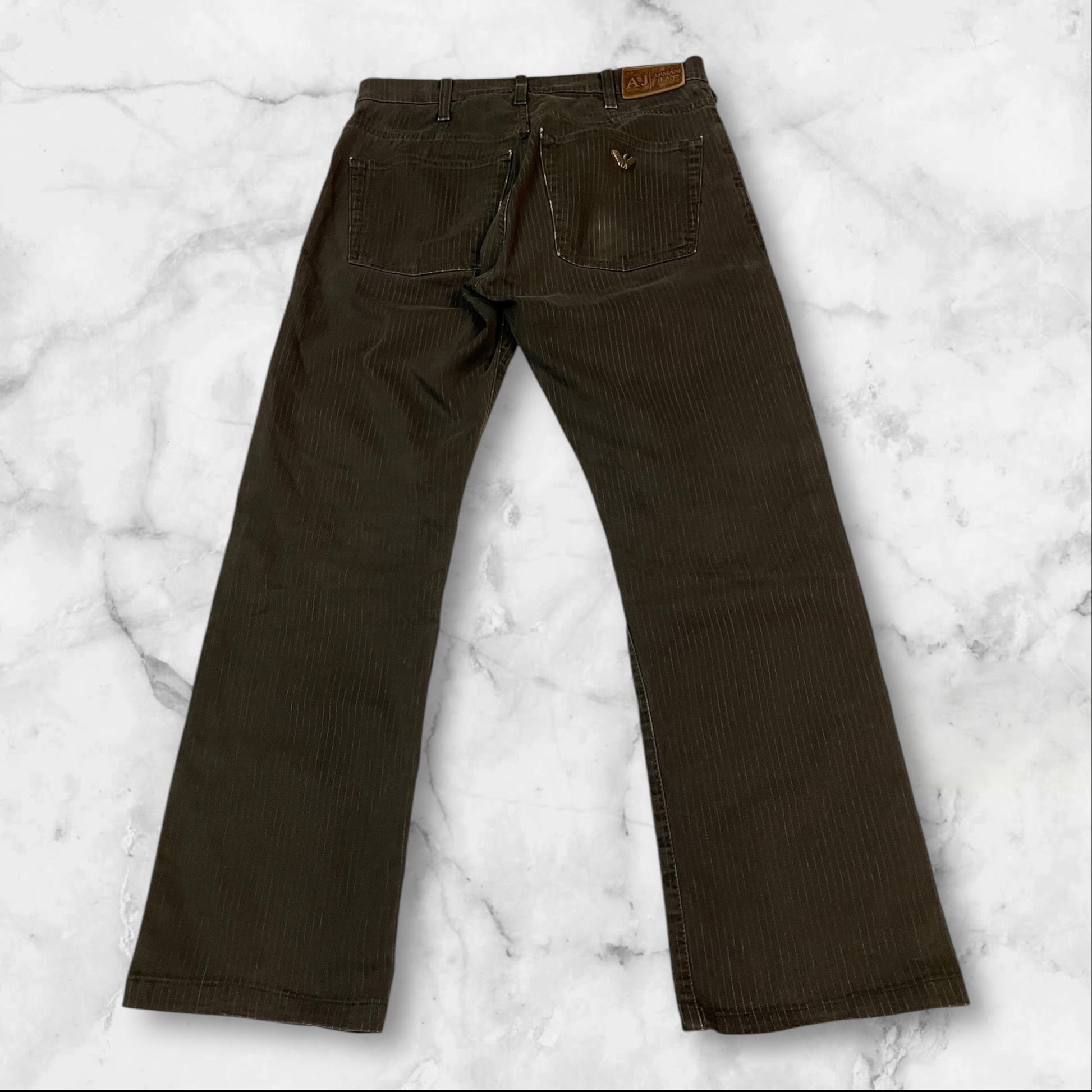 Entdecke unsere Vintage Track Pants von Nike und anderen Marken, erhältlich bei Valuxery.de - Dein Shop für trendige Vintage - Kleidung. Unsere Track Pants sind aus hochwertigen Materialien und