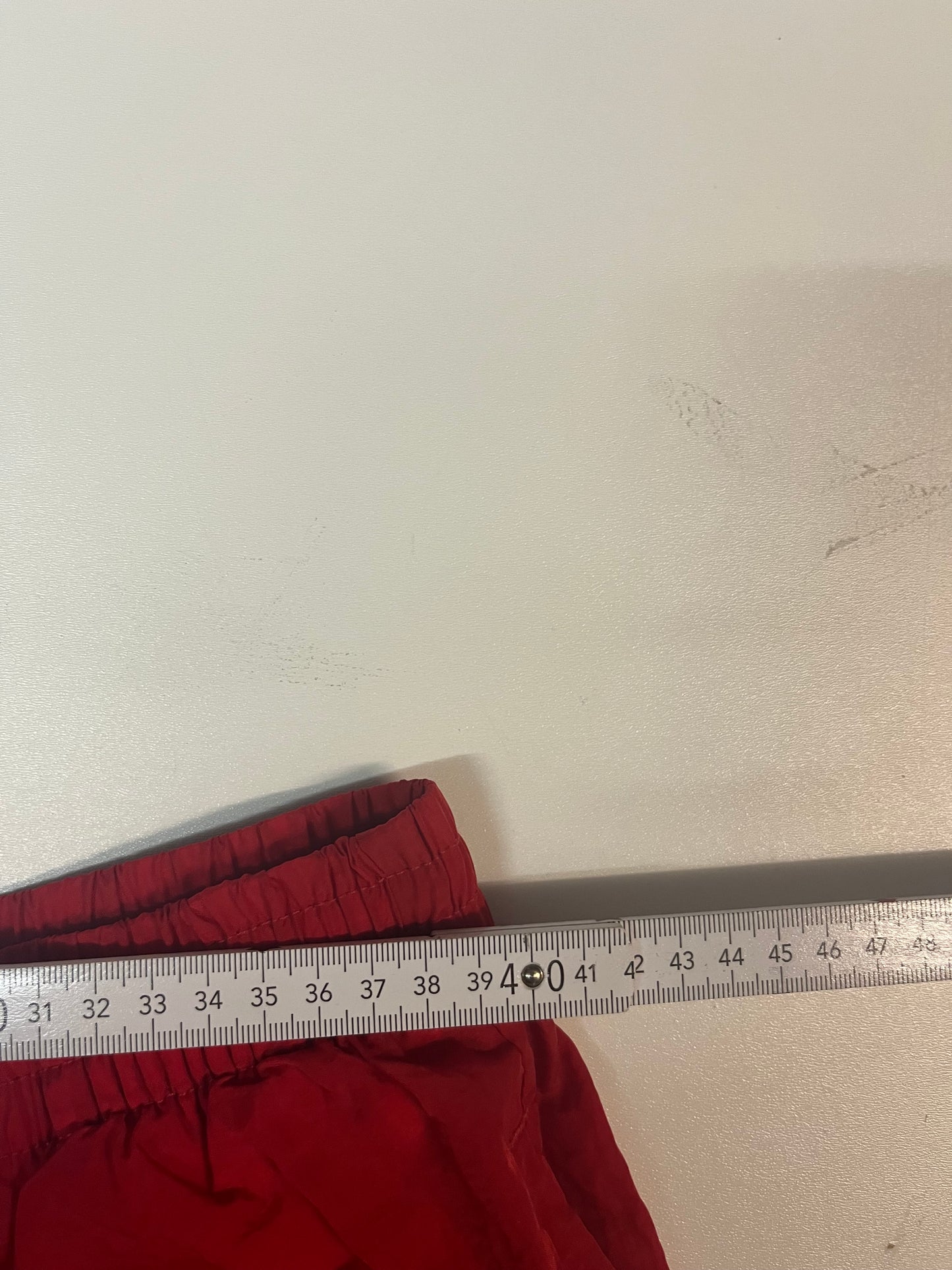 Entdecke unsere Vintage Track Pants von Nike und anderen Marken, erhältlich bei Valuxery.de - Dein Shop für trendige Vintage - Kleidung. Unsere Track Pants sind aus hochwertigen Materialien und