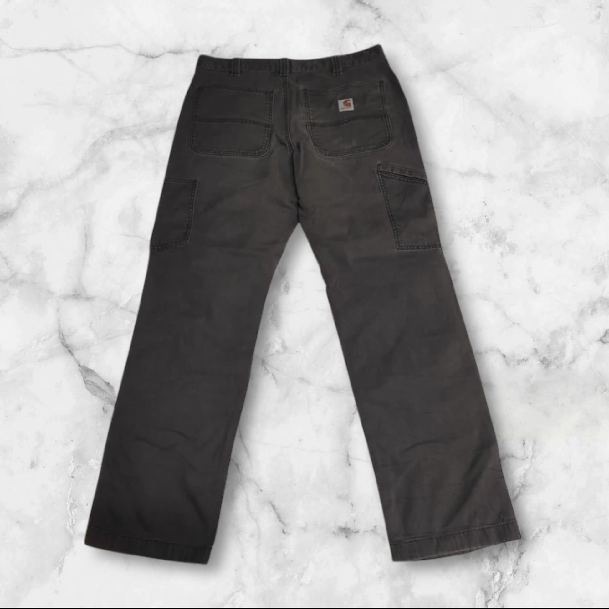 Entdecke unsere Vintage Track Pants von Nike und anderen Marken, erhältlich bei Valuxery.de - Dein Shop für trendige Vintage - Kleidung. Unsere Track Pants sind aus hochwertigen Materialien und