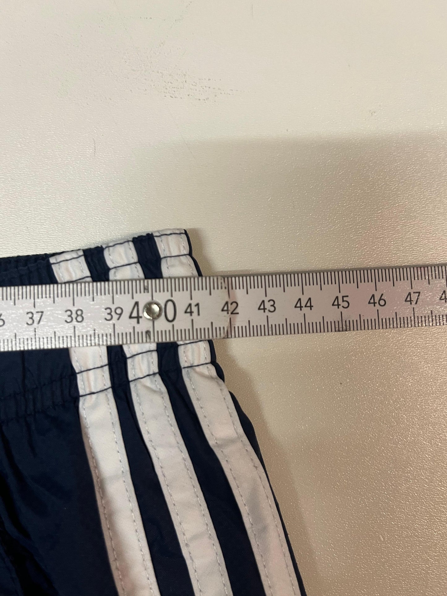 Entdecke unsere Vintage Track Pants von Nike und anderen Marken, erhältlich bei Valuxery.de - Dein Shop für trendige Vintage - Kleidung. Unsere Track Pants sind aus hochwertigen Materialien und