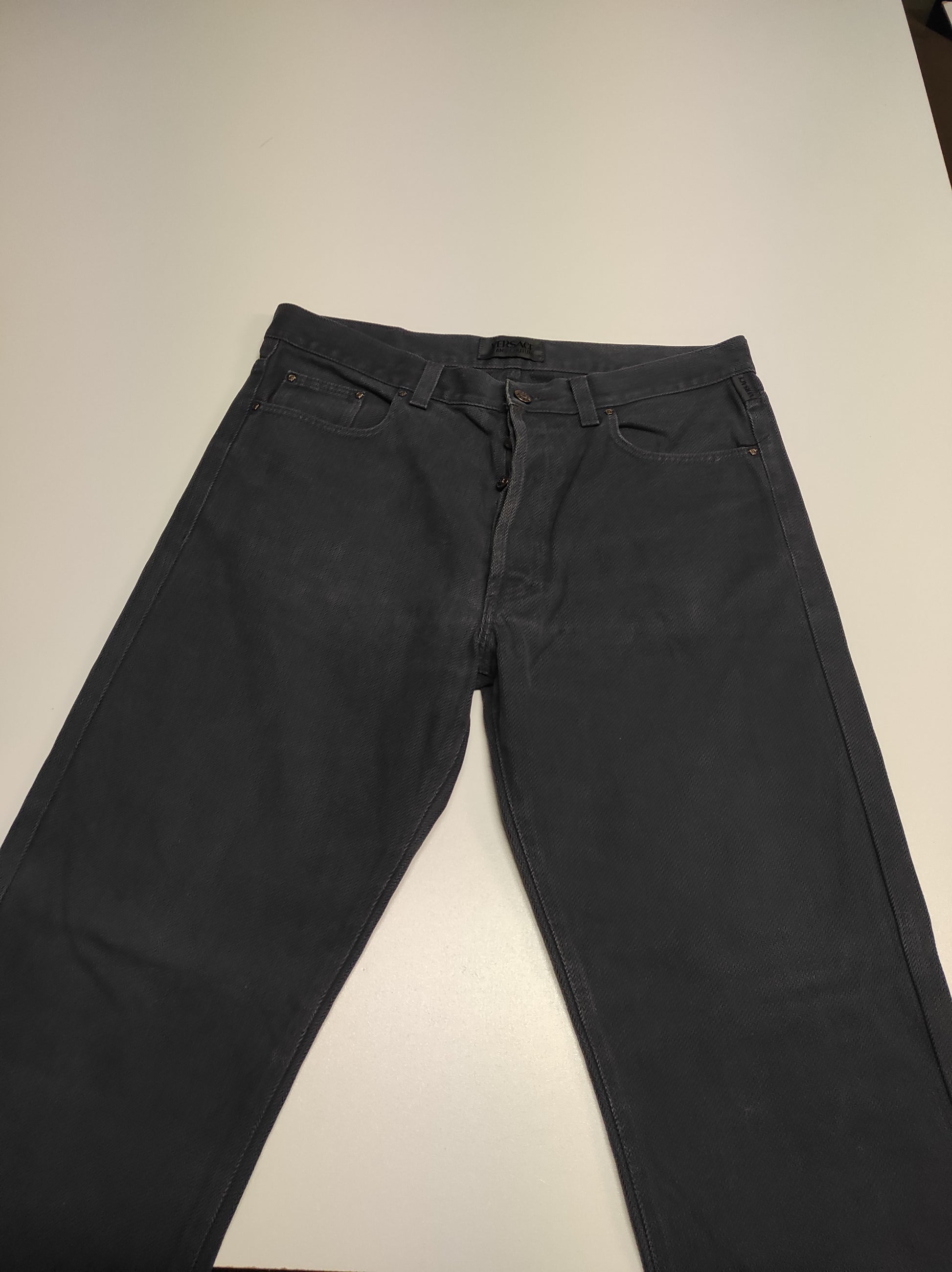 Entdecke unsere Vintage Track Pants von Nike und anderen Marken, erhältlich bei Valuxery.de - Dein Shop für trendige Vintage - Kleidung. Unsere Track Pants sind aus hochwertigen Materialien und