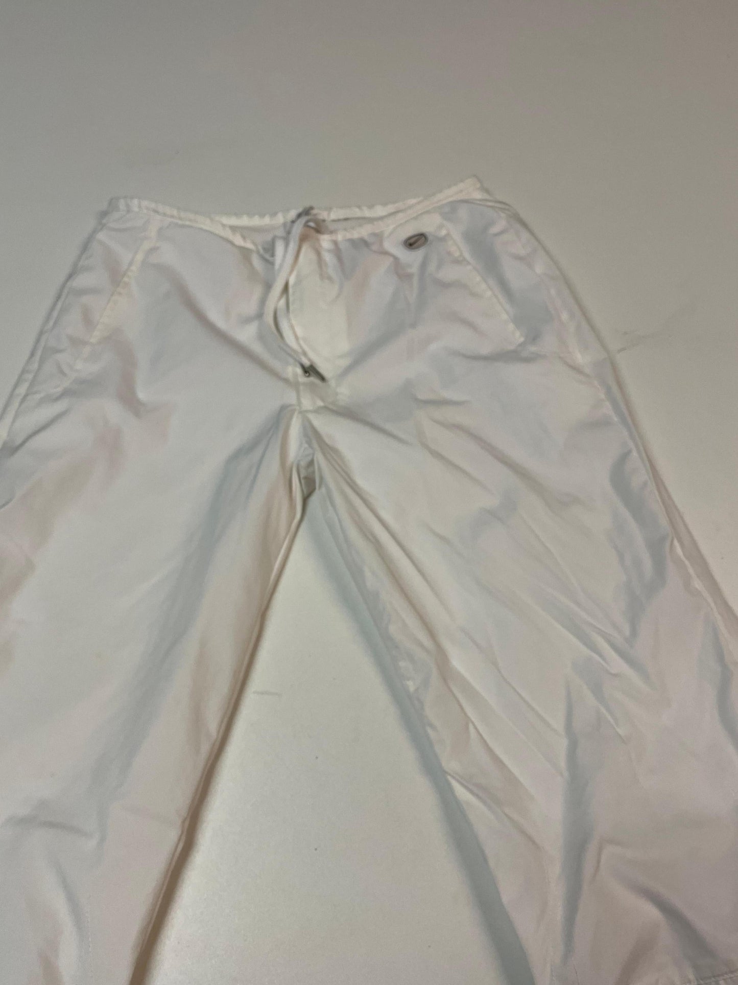 Entdecke unsere Vintage Track Pants von Nike und anderen Marken, erhältlich bei Valuxery.de - Dein Shop für trendige Vintage - Kleidung. Unsere Track Pants sind aus hochwertigen Materialien und