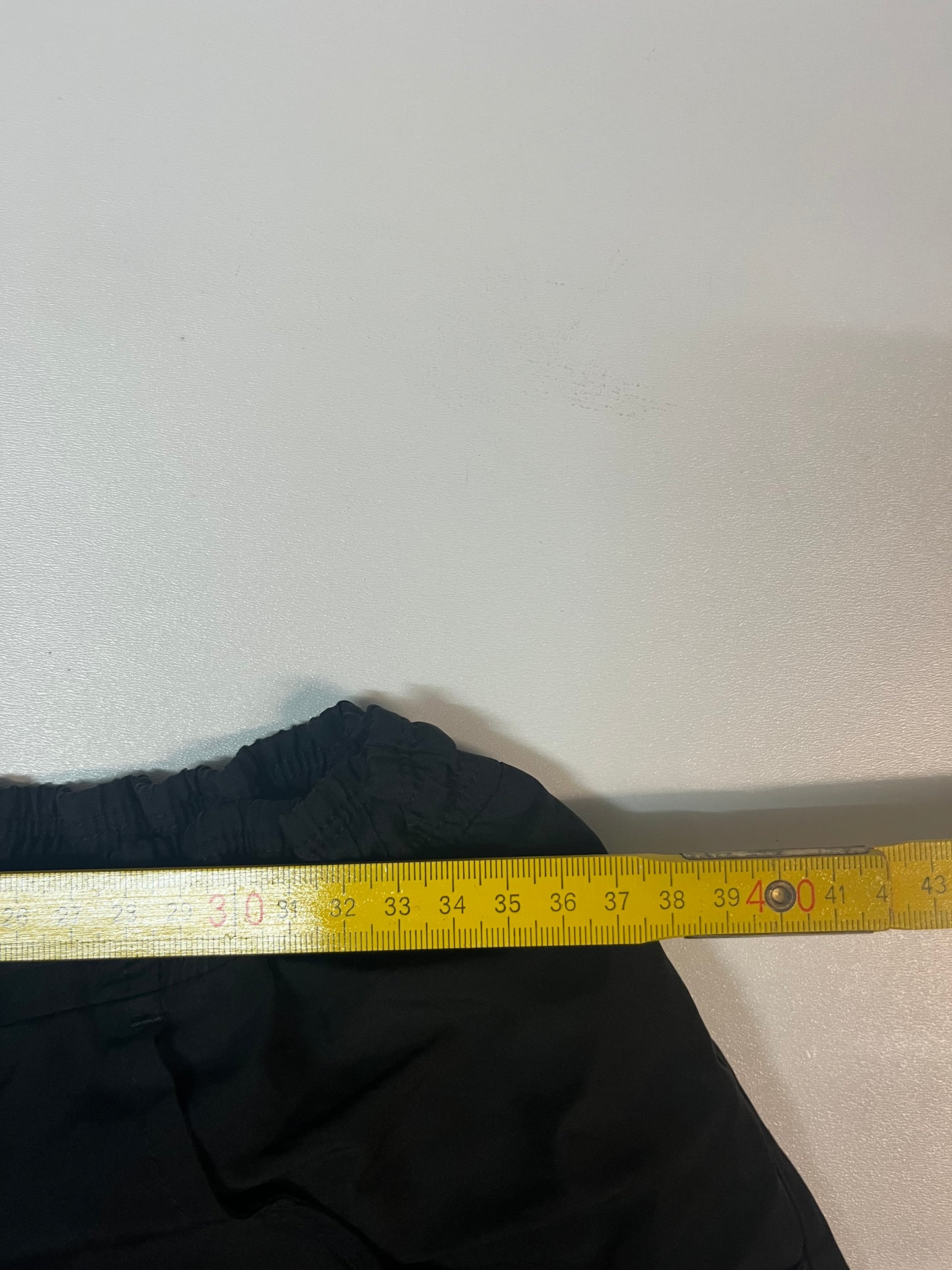 Entdecke unsere Vintage Track Pants von Nike und anderen Marken, erhältlich bei Valuxery.de - Dein Shop für trendige Vintage - Kleidung. Unsere Track Pants sind aus hochwertigen Materialien und