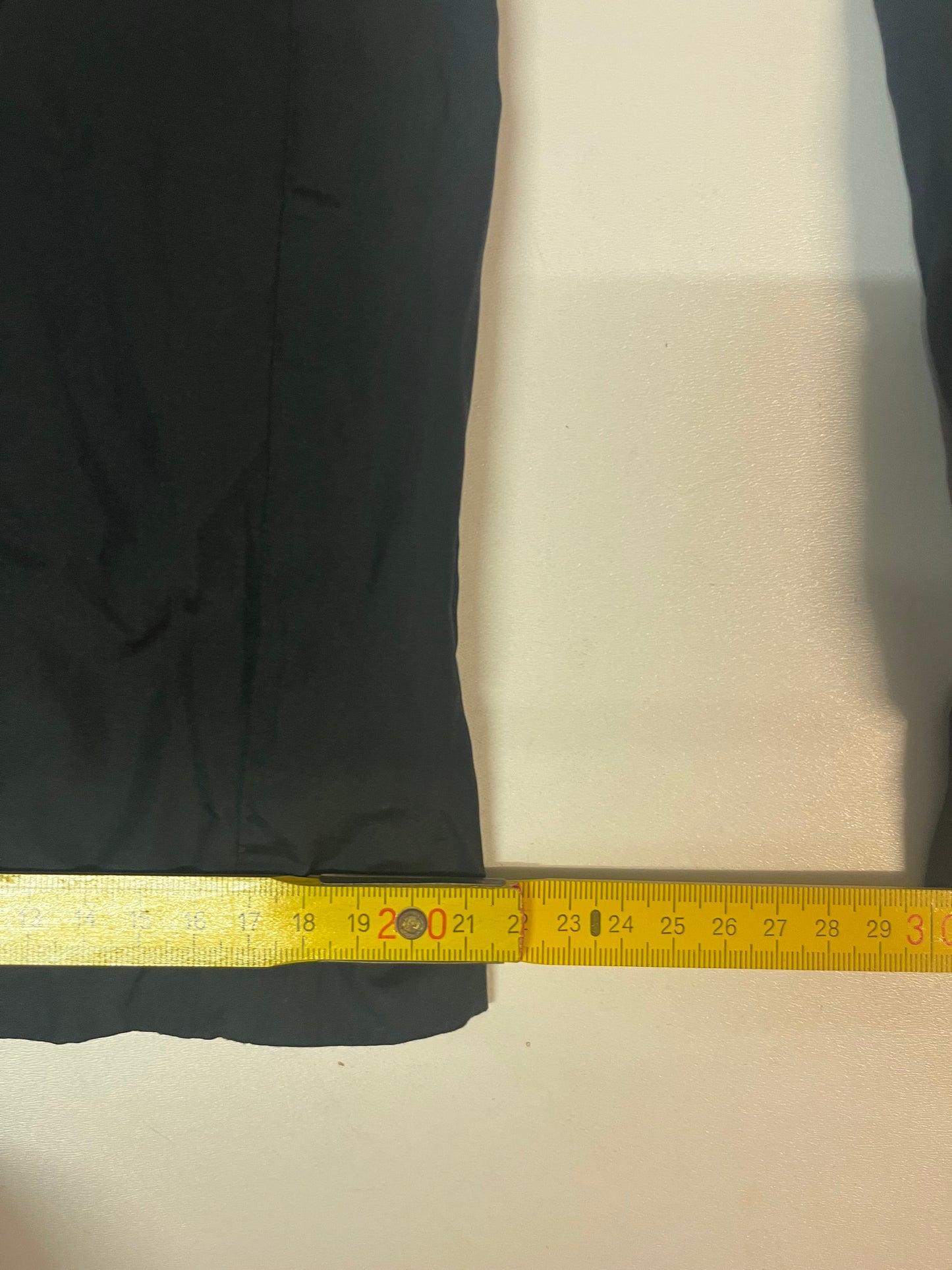 Entdecke unsere Vintage Track Pants von Nike und anderen Marken, erhältlich bei Valuxery.de - Dein Shop für trendige Vintage - Kleidung. Unsere Track Pants sind aus hochwertigen Materialien und