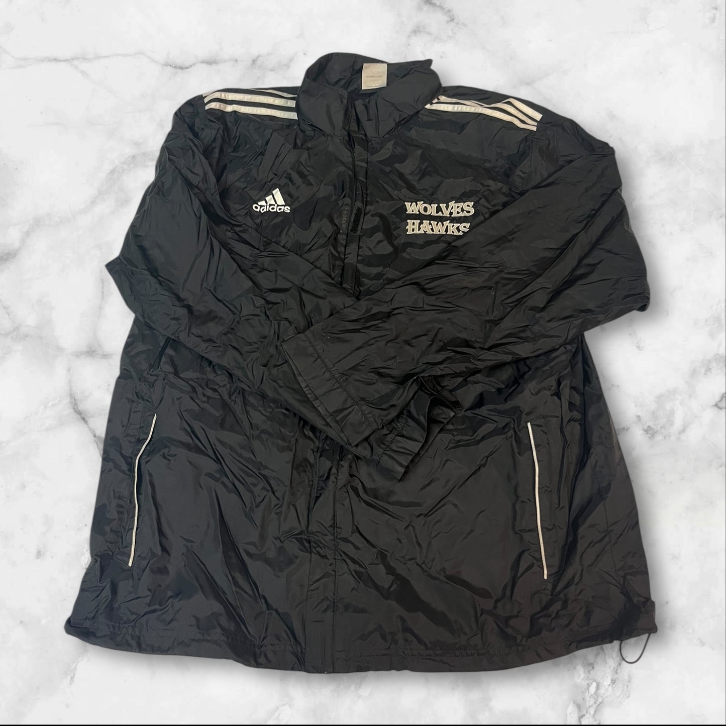 Entdecke unsere Vintage Track Pants von Nike und anderen Marken, erhältlich bei Valuxery.de - Dein Shop für trendige Vintage - Kleidung. Unsere Track Pants sind aus hochwertigen Materialien und
