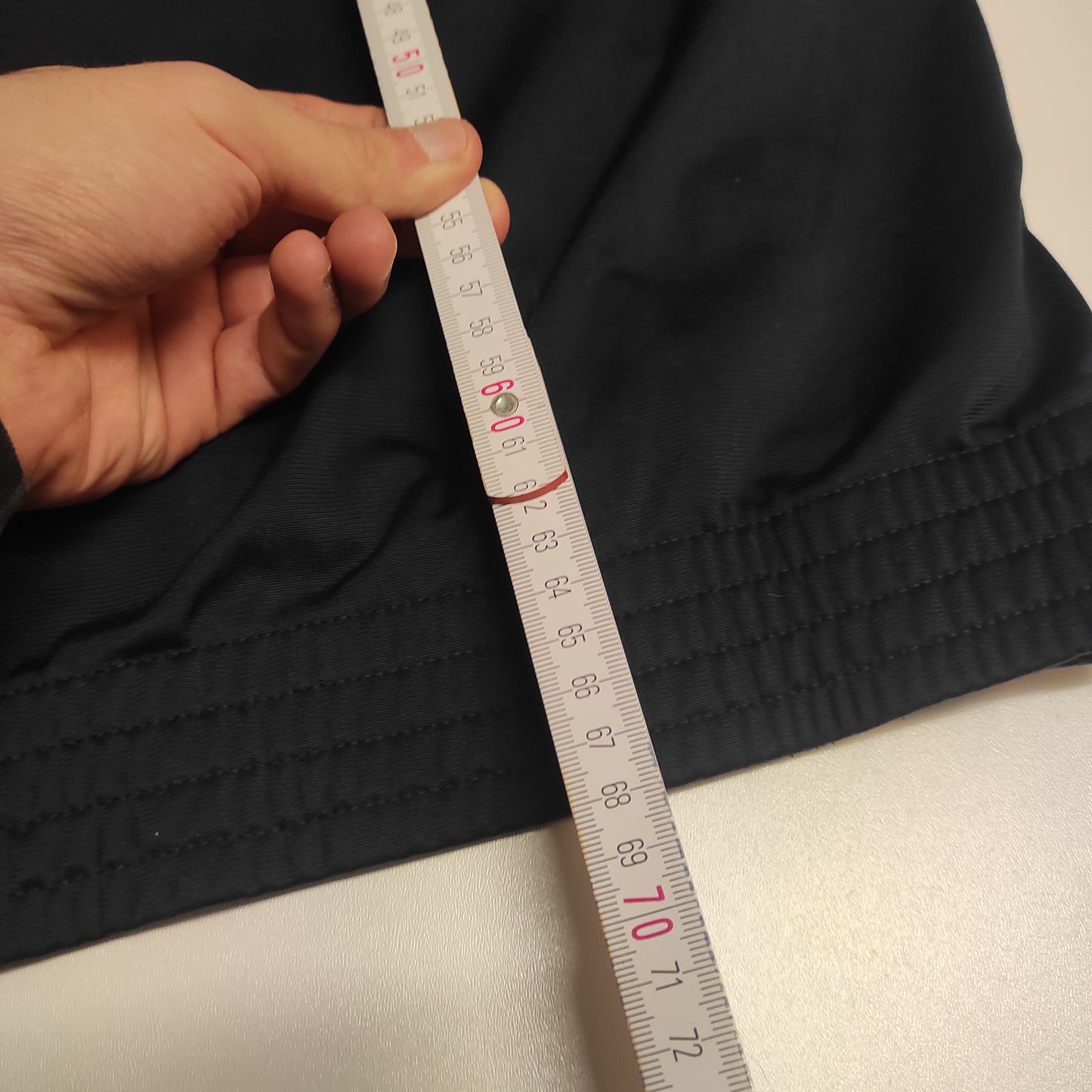 Entdecke unsere Vintage Track Pants von Nike und anderen Marken, erhältlich bei Valuxery.de - Dein Shop für trendige Vintage - Kleidung. Unsere Track Pants sind aus hochwertigen Materialien und