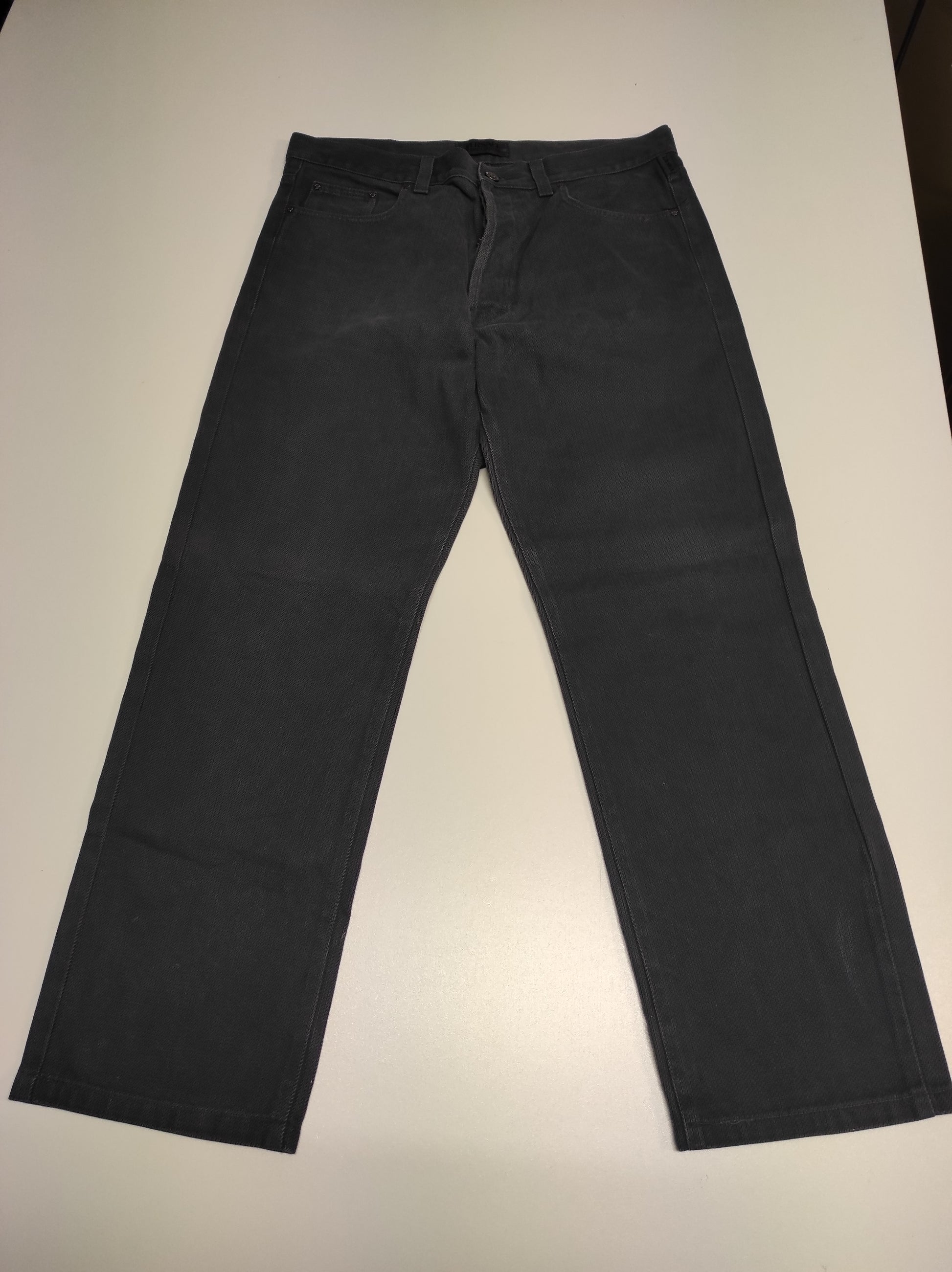 Entdecke unsere Vintage Track Pants von Nike und anderen Marken, erhältlich bei Valuxery.de - Dein Shop für trendige Vintage - Kleidung. Unsere Track Pants sind aus hochwertigen Materialien und