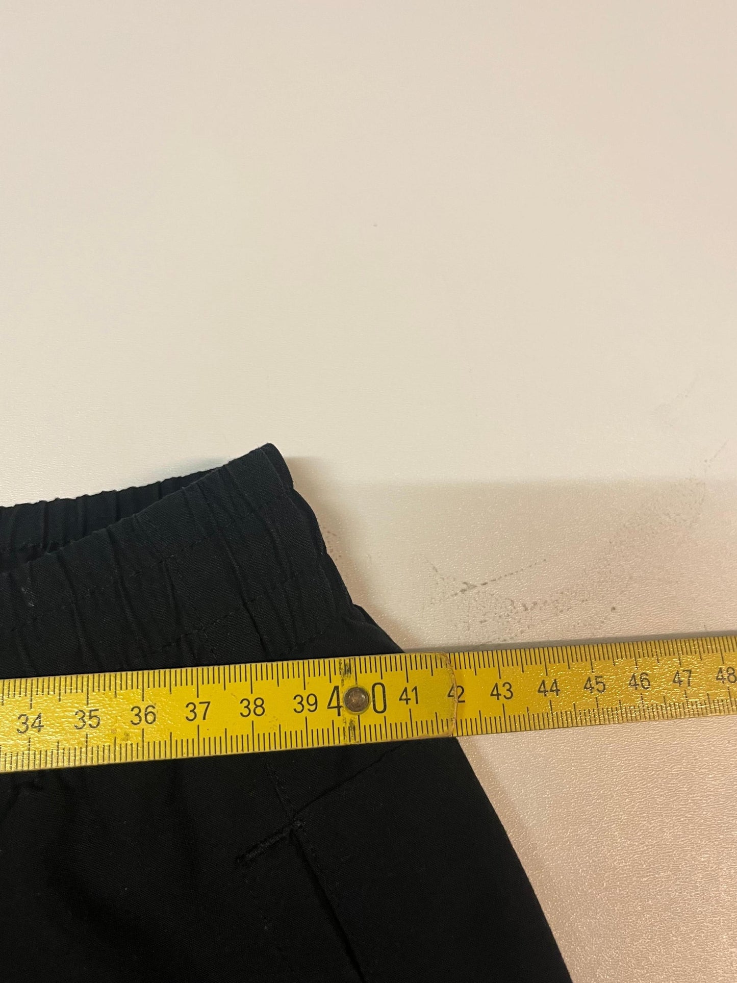 Entdecke unsere Vintage Track Pants von Nike und anderen Marken, erhältlich bei Valuxery.de - Dein Shop für trendige Vintage - Kleidung. Unsere Track Pants sind aus hochwertigen Materialien und