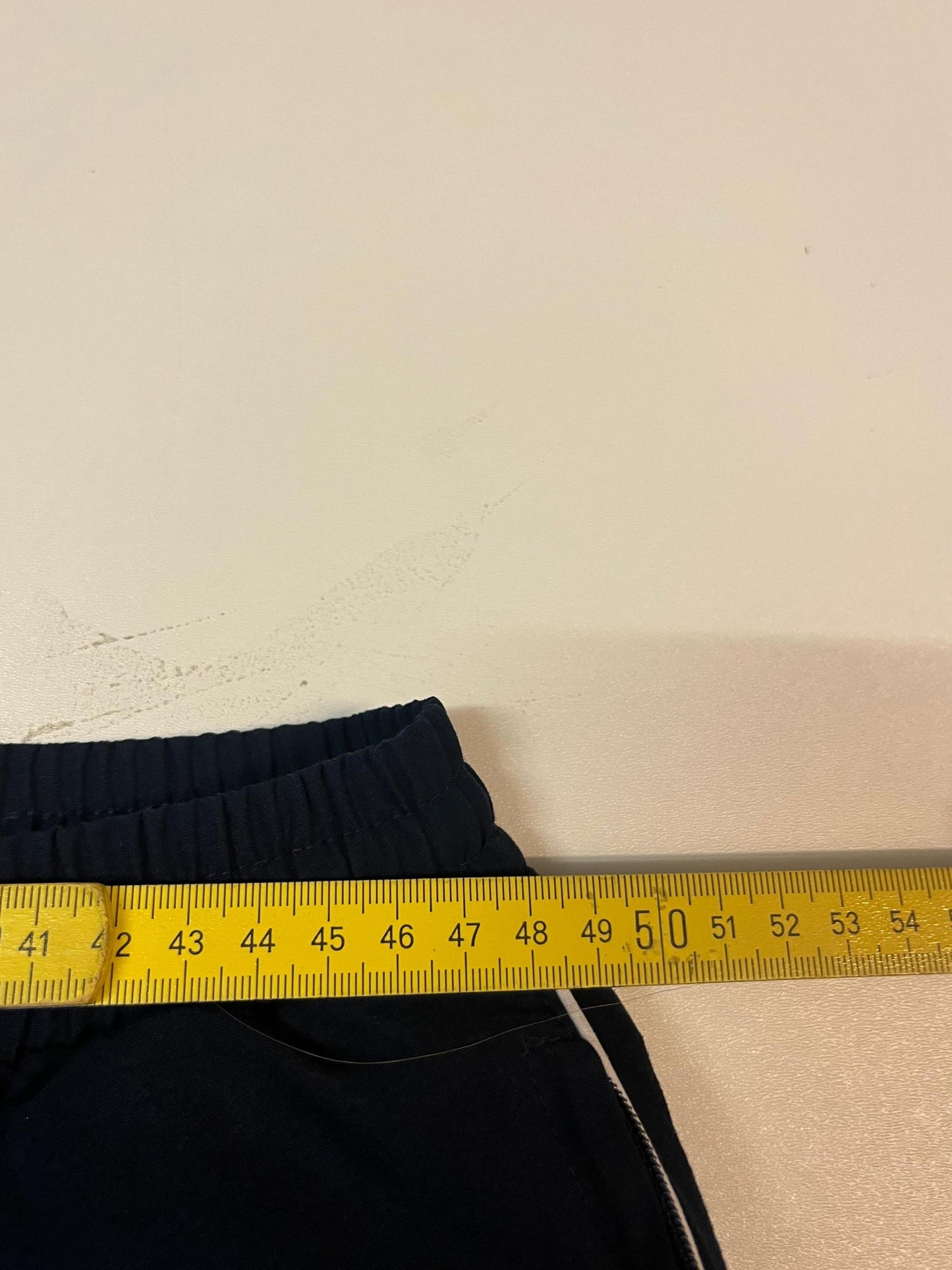 Entdecke unsere Vintage Track Pants von Nike und anderen Marken, erhältlich bei Valuxery.de - Dein Shop für trendige Vintage - Kleidung. Unsere Track Pants sind aus hochwertigen Materialien und
