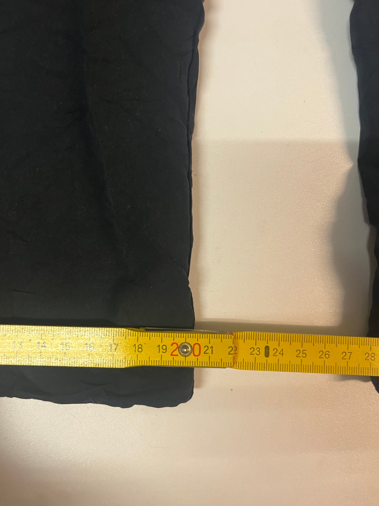 Entdecke unsere Vintage Track Pants von Nike und anderen Marken, erhältlich bei Valuxery.de - Dein Shop für trendige Vintage - Kleidung. Unsere Track Pants sind aus hochwertigen Materialien und