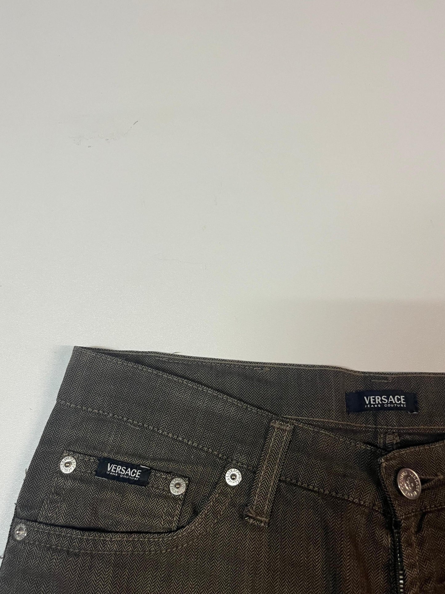 Entdecke unsere Vintage Track Pants von Nike und anderen Marken, erhältlich bei Valuxery.de - Dein Shop für trendige Vintage - Kleidung. Unsere Track Pants sind aus hochwertigen Materialien und