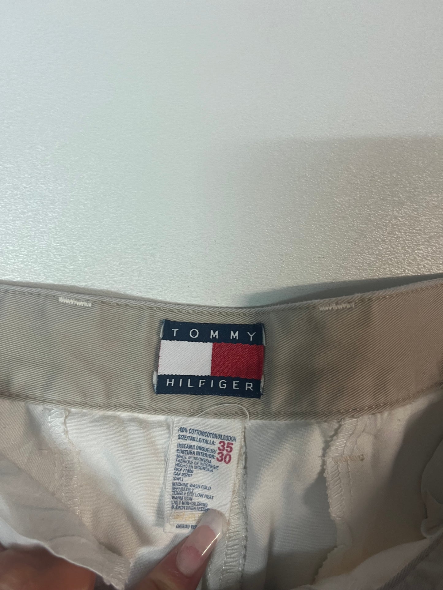Entdecke unsere Vintage Track Pants von Nike und anderen Marken, erhältlich bei Valuxery.de - Dein Shop für trendige Vintage - Kleidung. Unsere Track Pants sind aus hochwertigen Materialien und