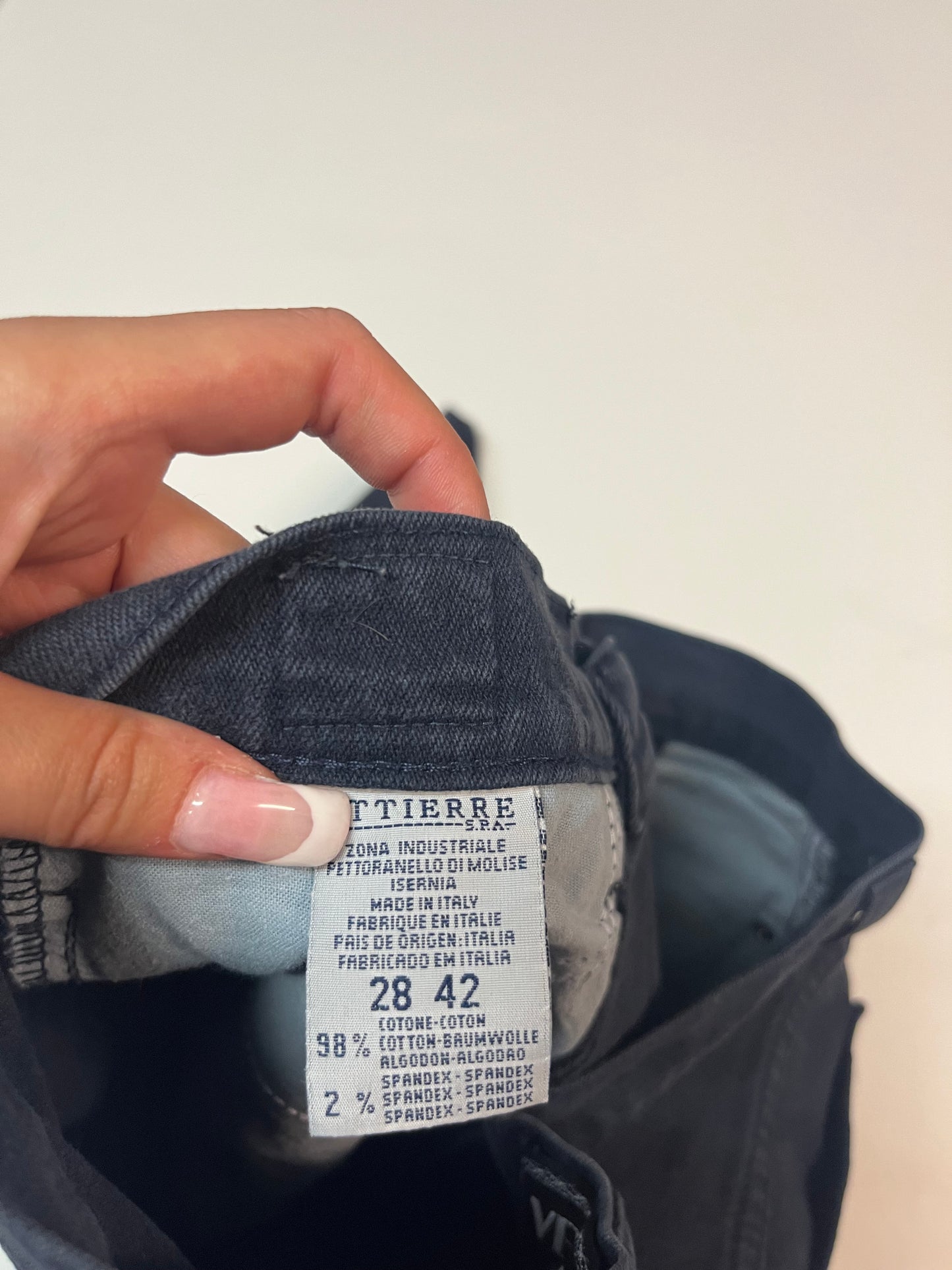 Entdecke unsere Vintage Track Pants von Nike und anderen Marken, erhältlich bei Valuxery.de - Dein Shop für trendige Vintage - Kleidung. Unsere Track Pants sind aus hochwertigen Materialien und