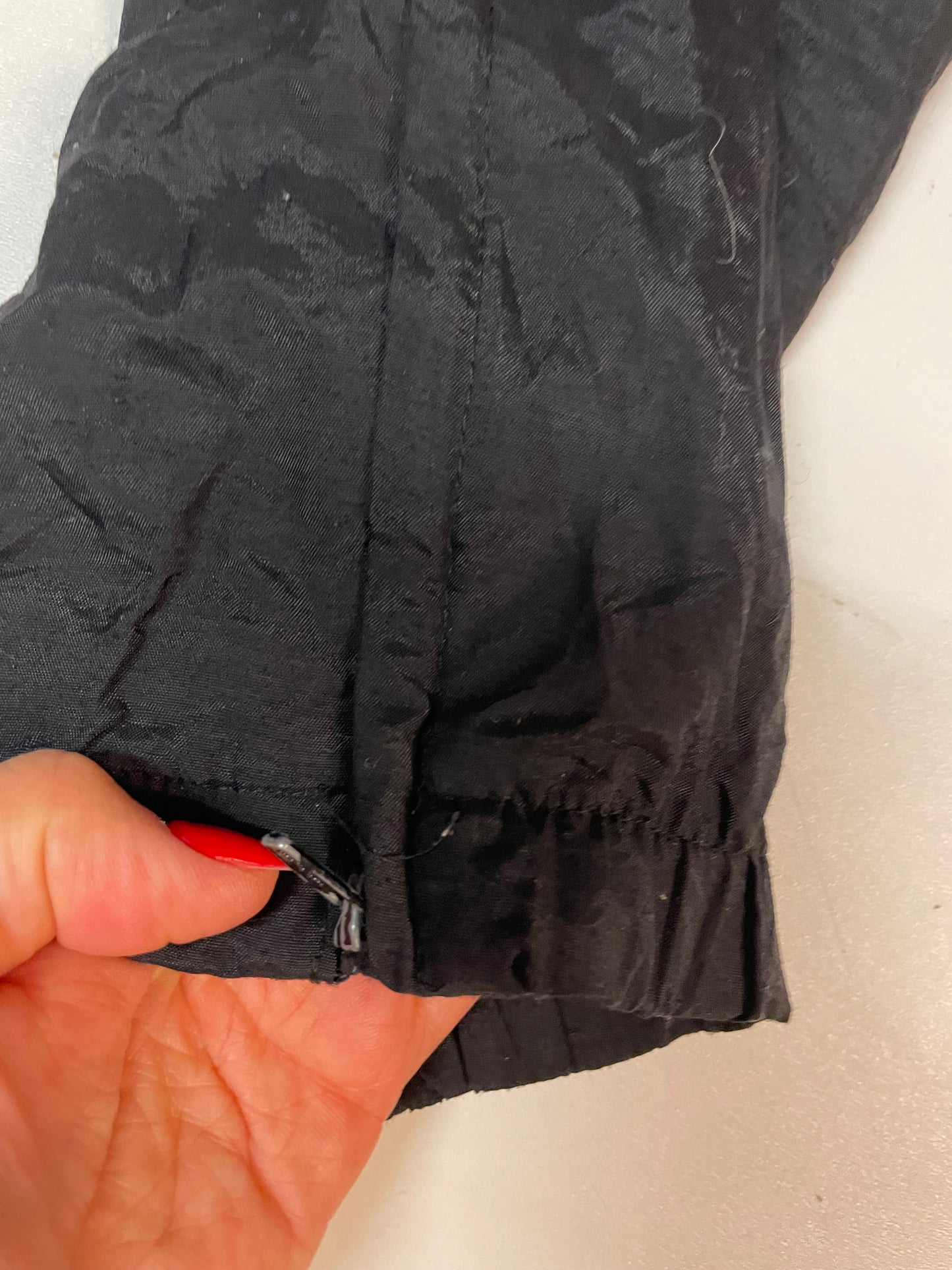 Entdecke unsere Vintage Track Pants von Nike und anderen Marken, erhältlich bei Valuxery.de - Dein Shop für trendige Vintage - Kleidung. Unsere Track Pants sind aus hochwertigen Materialien und