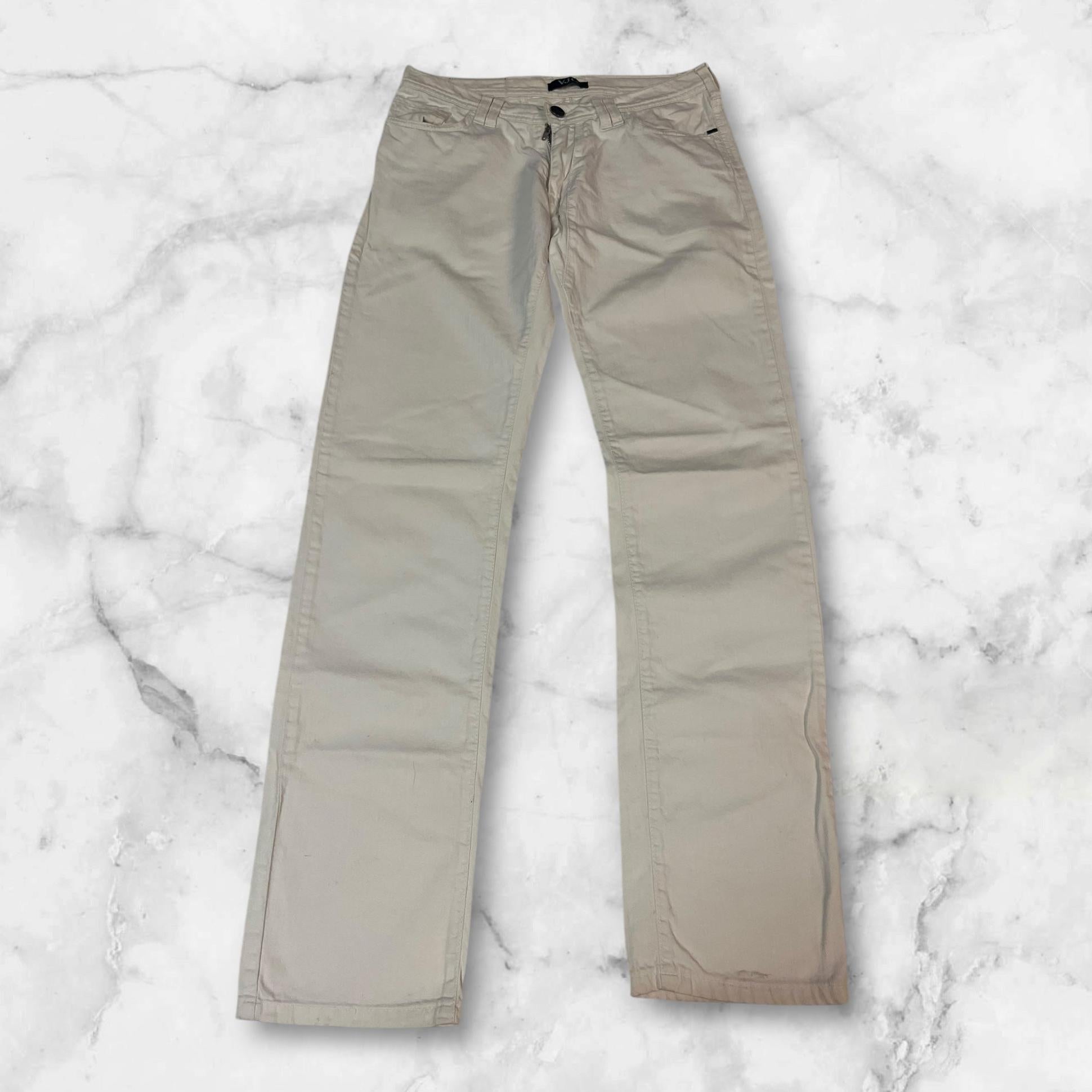 Entdecke unsere Vintage Track Pants von Nike und anderen Marken, erhältlich bei Valuxery.de - Dein Shop für trendige Vintage - Kleidung. Unsere Track Pants sind aus hochwertigen Materialien und